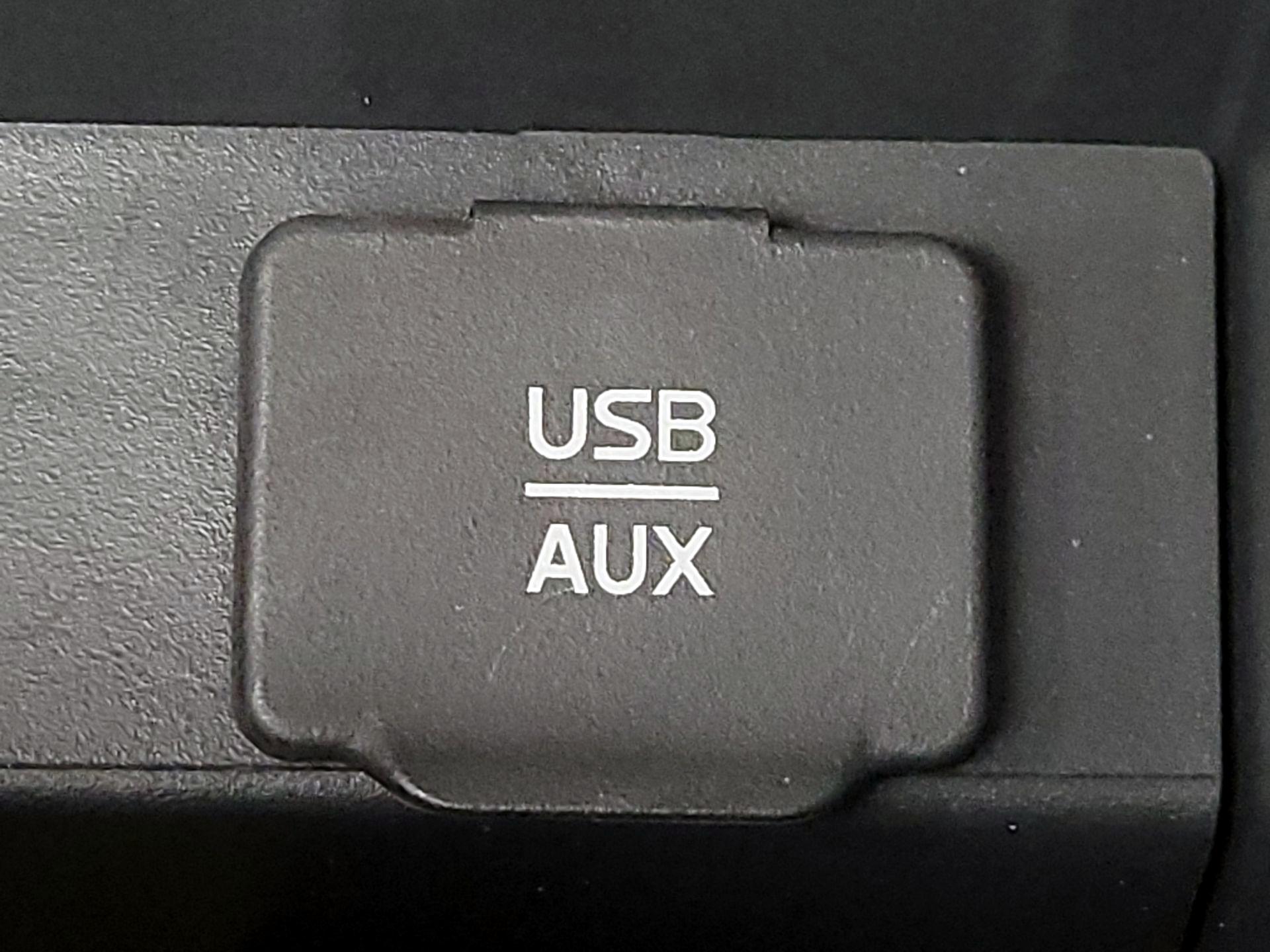 Thumbnail: 2016 Nissan Sentra - 18