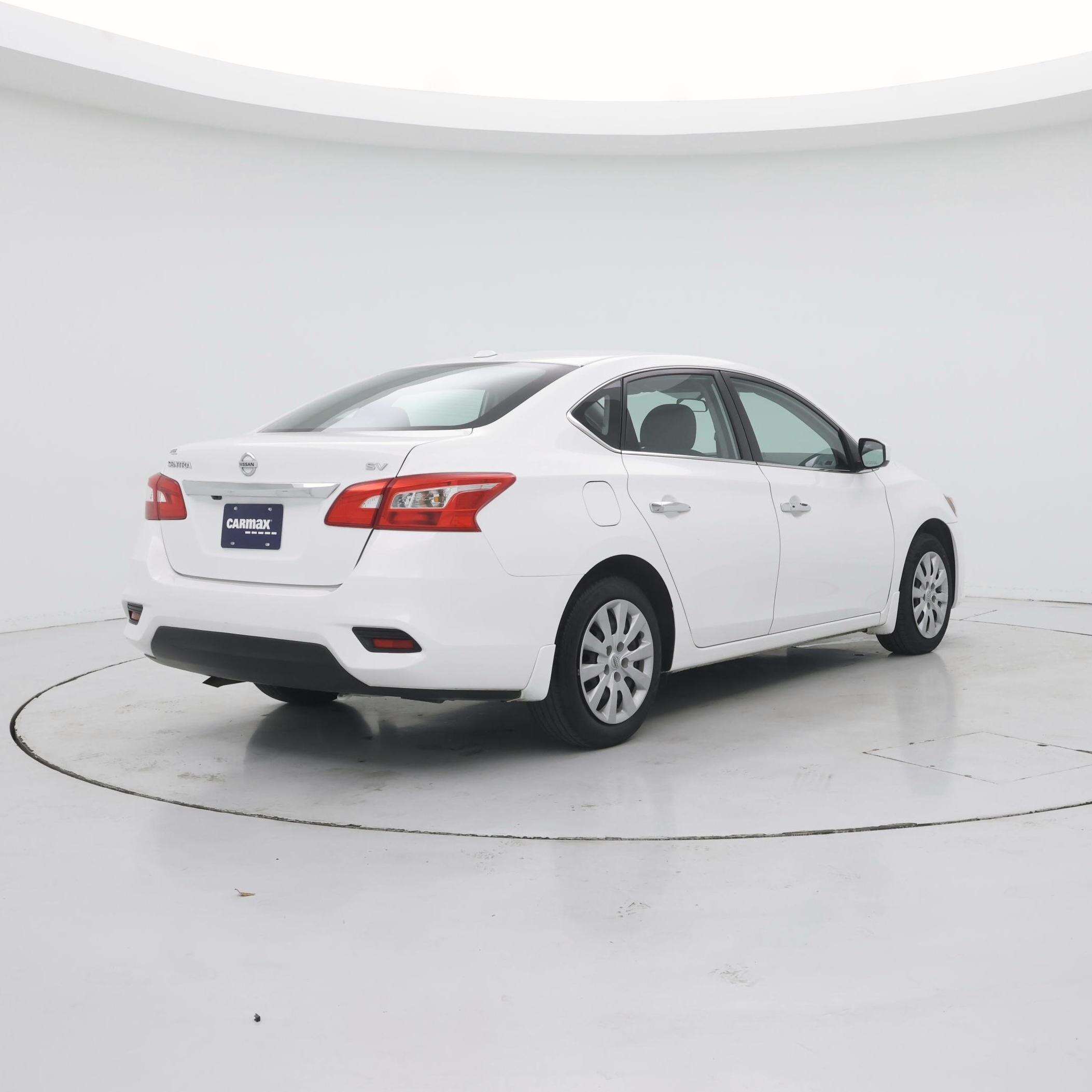 Thumbnail: 2016 Nissan Sentra - 8
