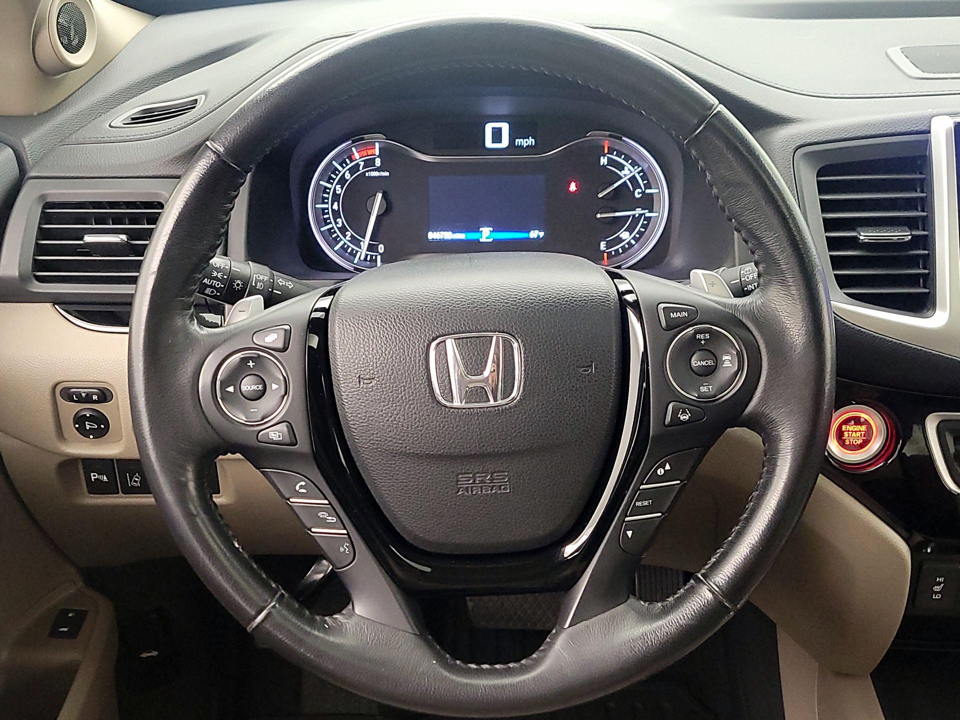 Thumbnail: 2017 Honda Pilot - 10