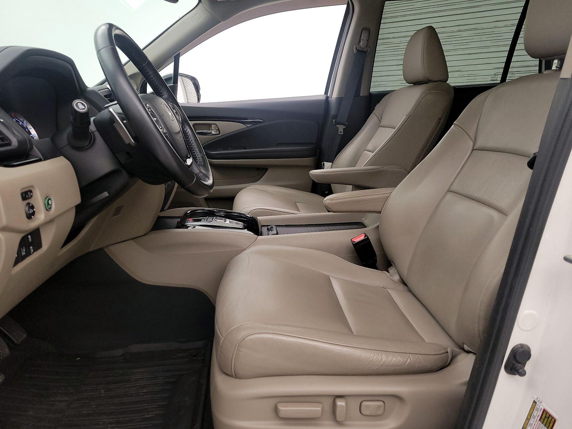 Thumbnail: 2017 Honda Pilot - 11