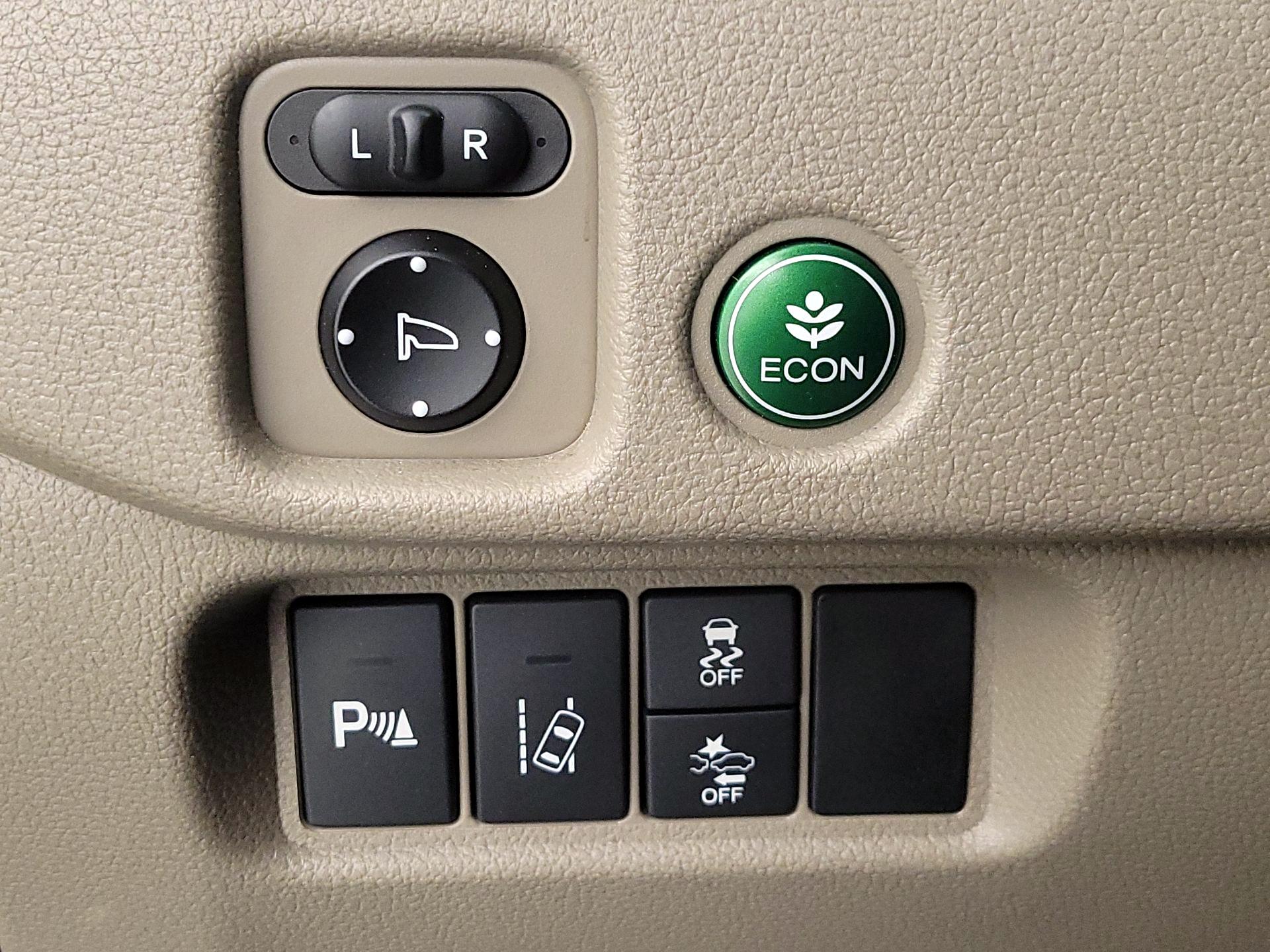 Thumbnail: 2017 Honda Pilot - 13