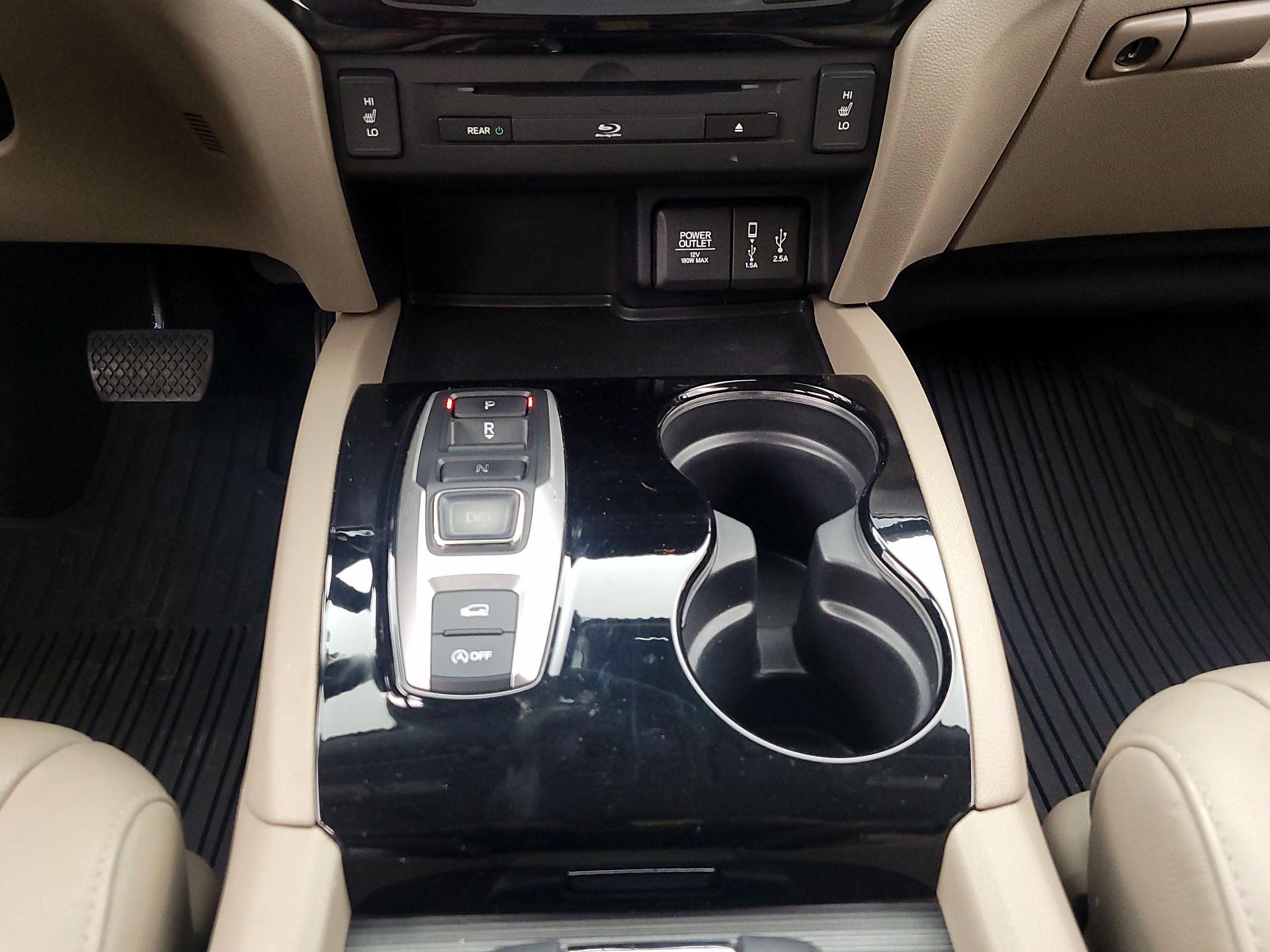 Thumbnail: 2017 Honda Pilot - 18