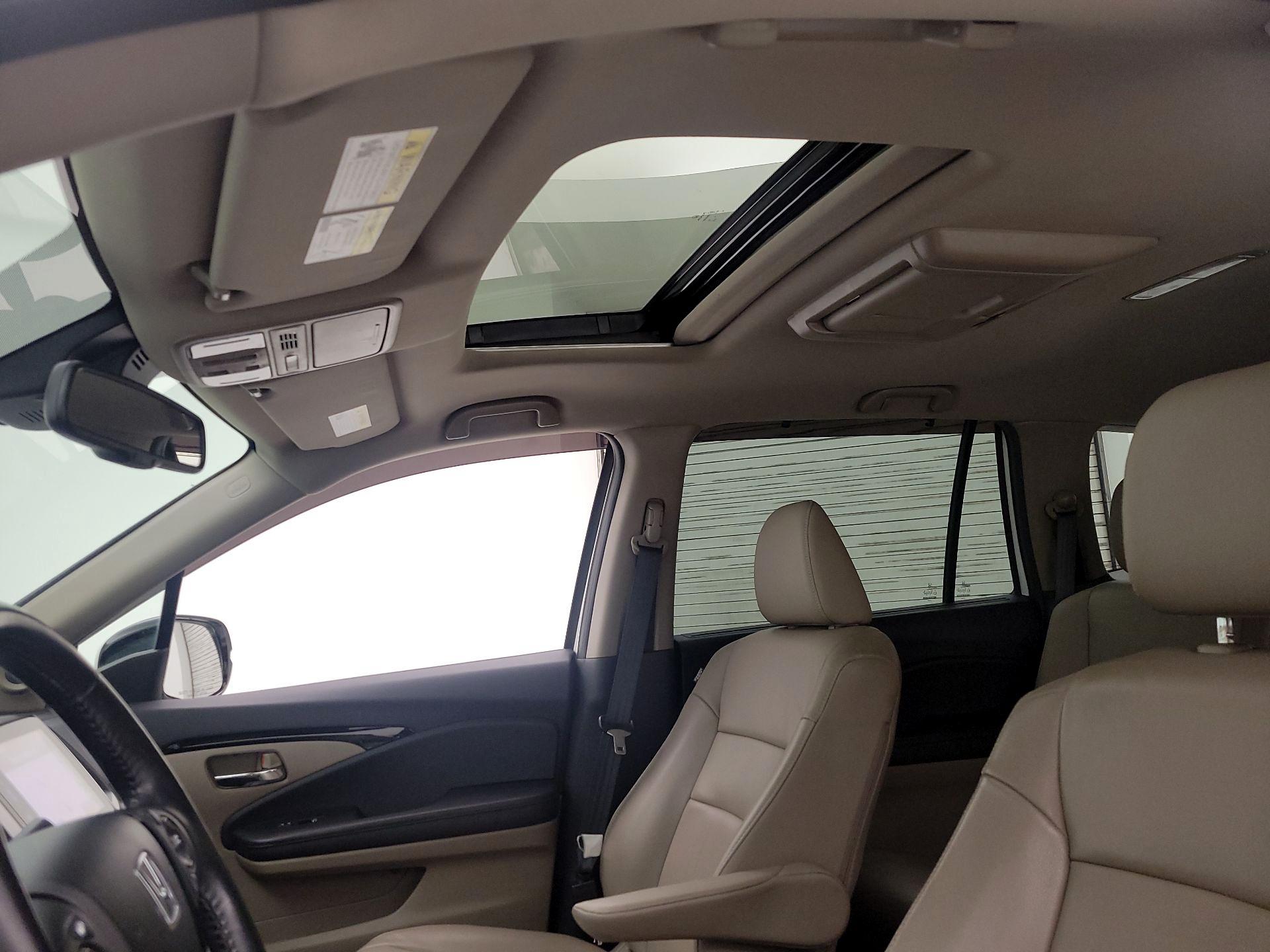 Thumbnail: 2017 Honda Pilot - 20