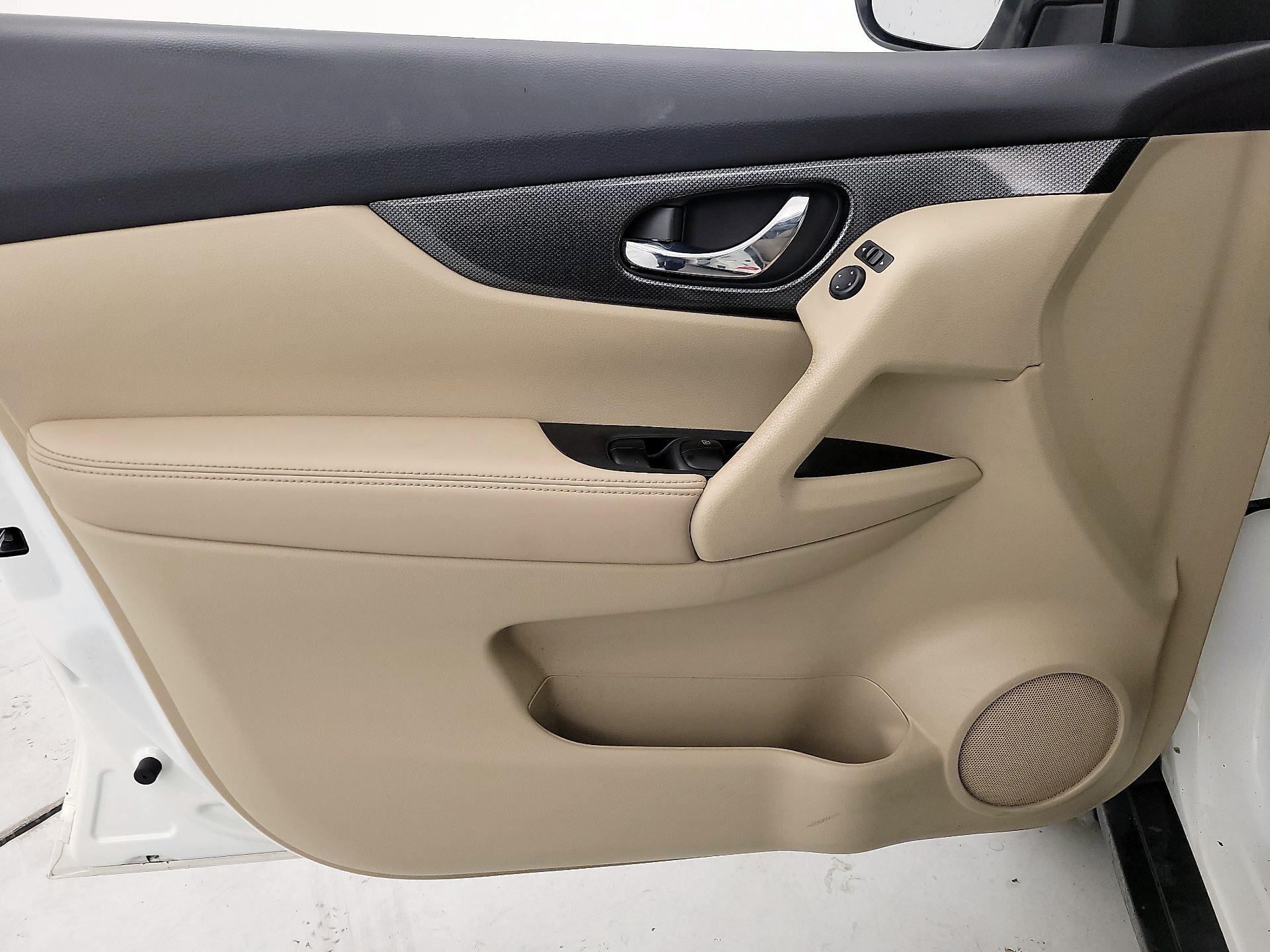 Thumbnail: 2016 Nissan Rogue - 12