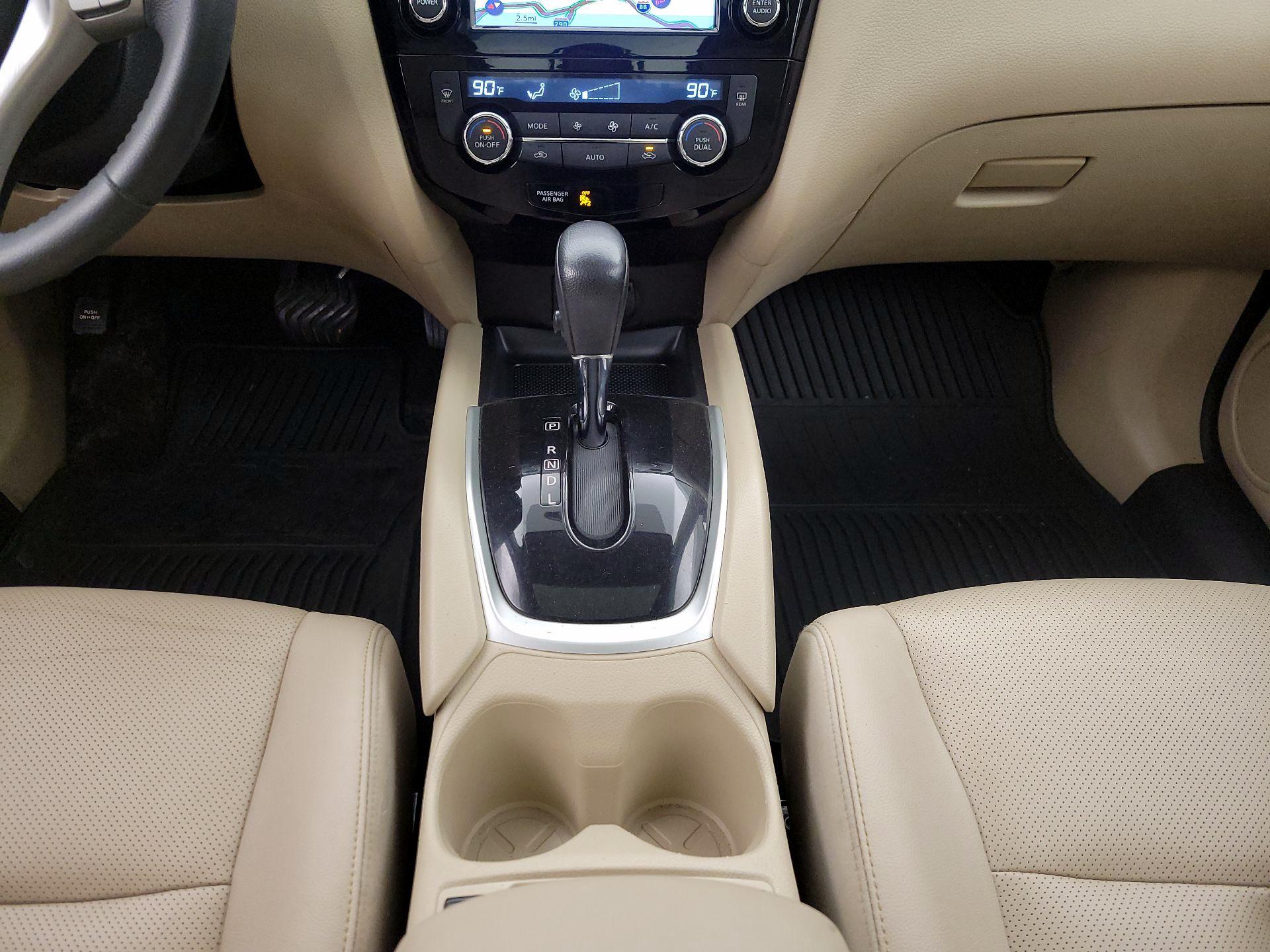 Thumbnail: 2016 Nissan Rogue - 18