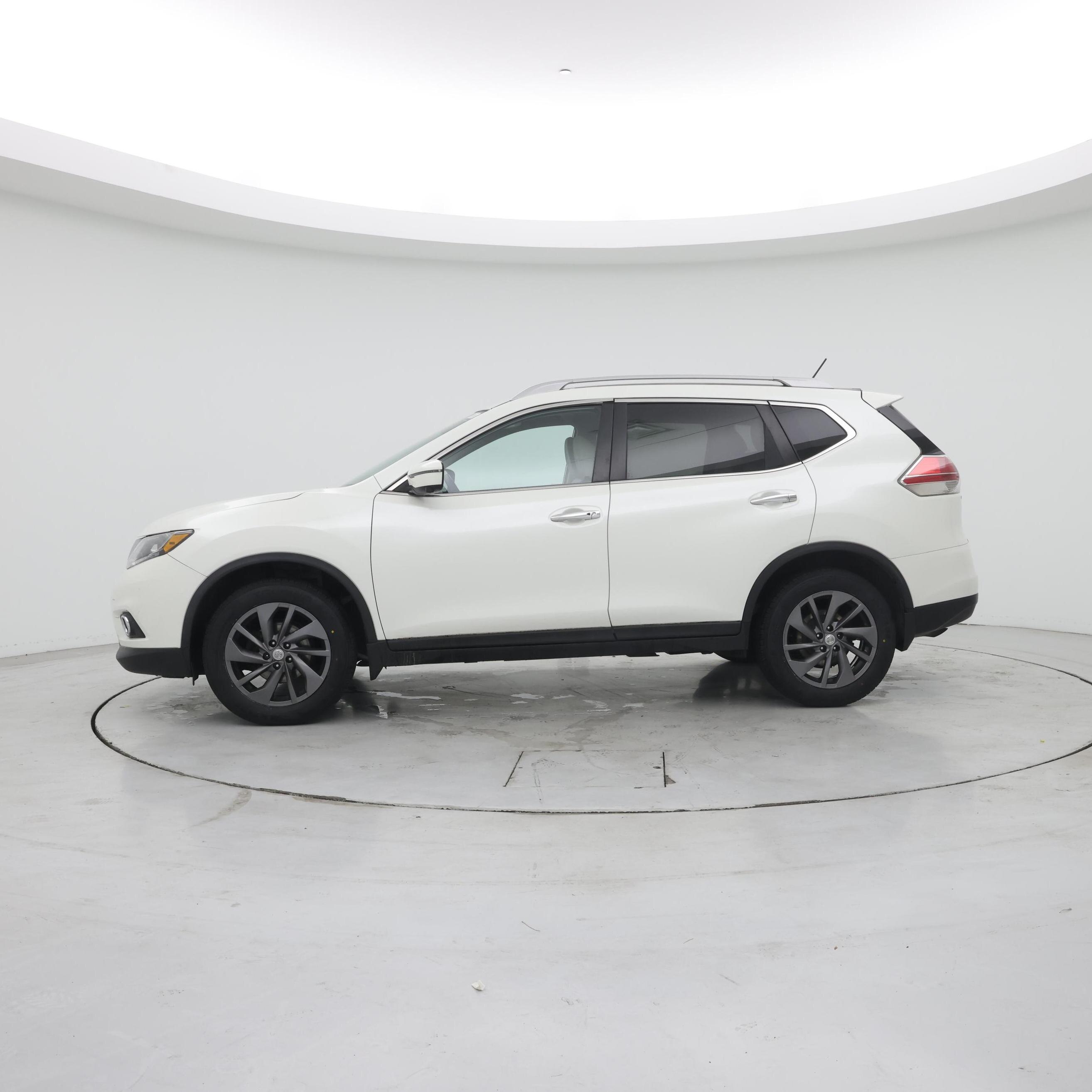 Thumbnail: 2016 Nissan Rogue - 3