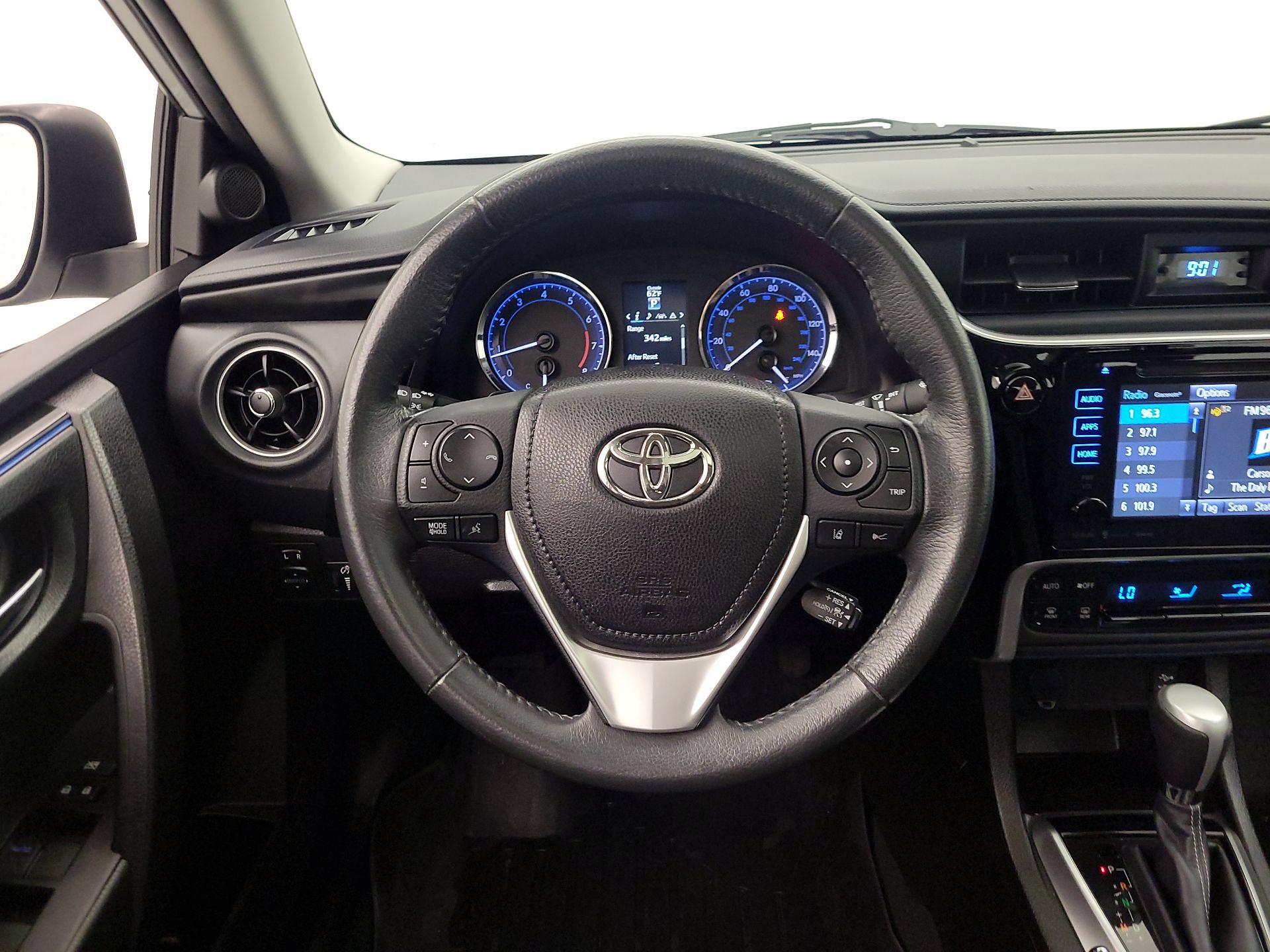 Thumbnail: 2017 Toyota Corolla - 10