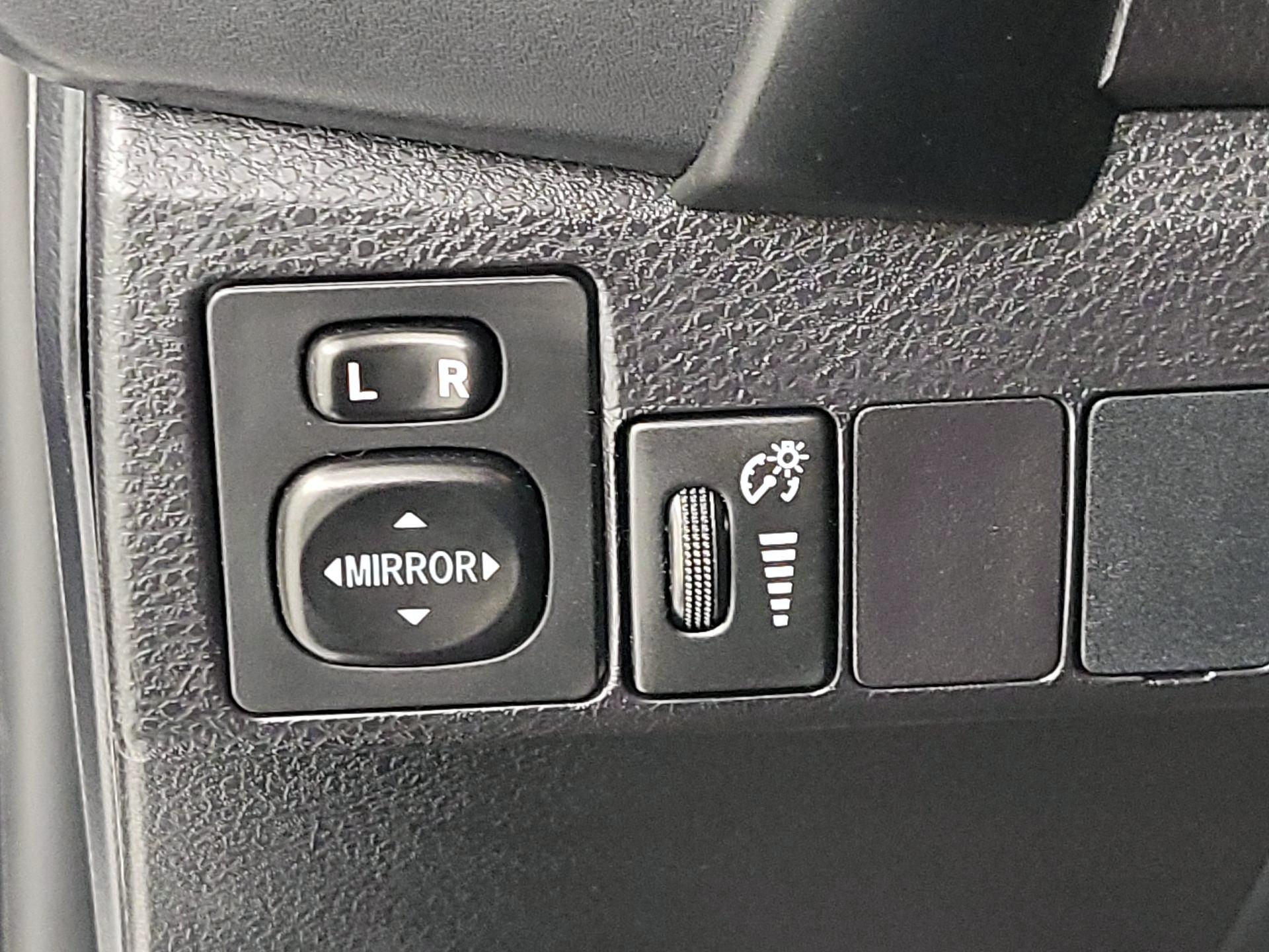 Thumbnail: 2017 Toyota Corolla - 13