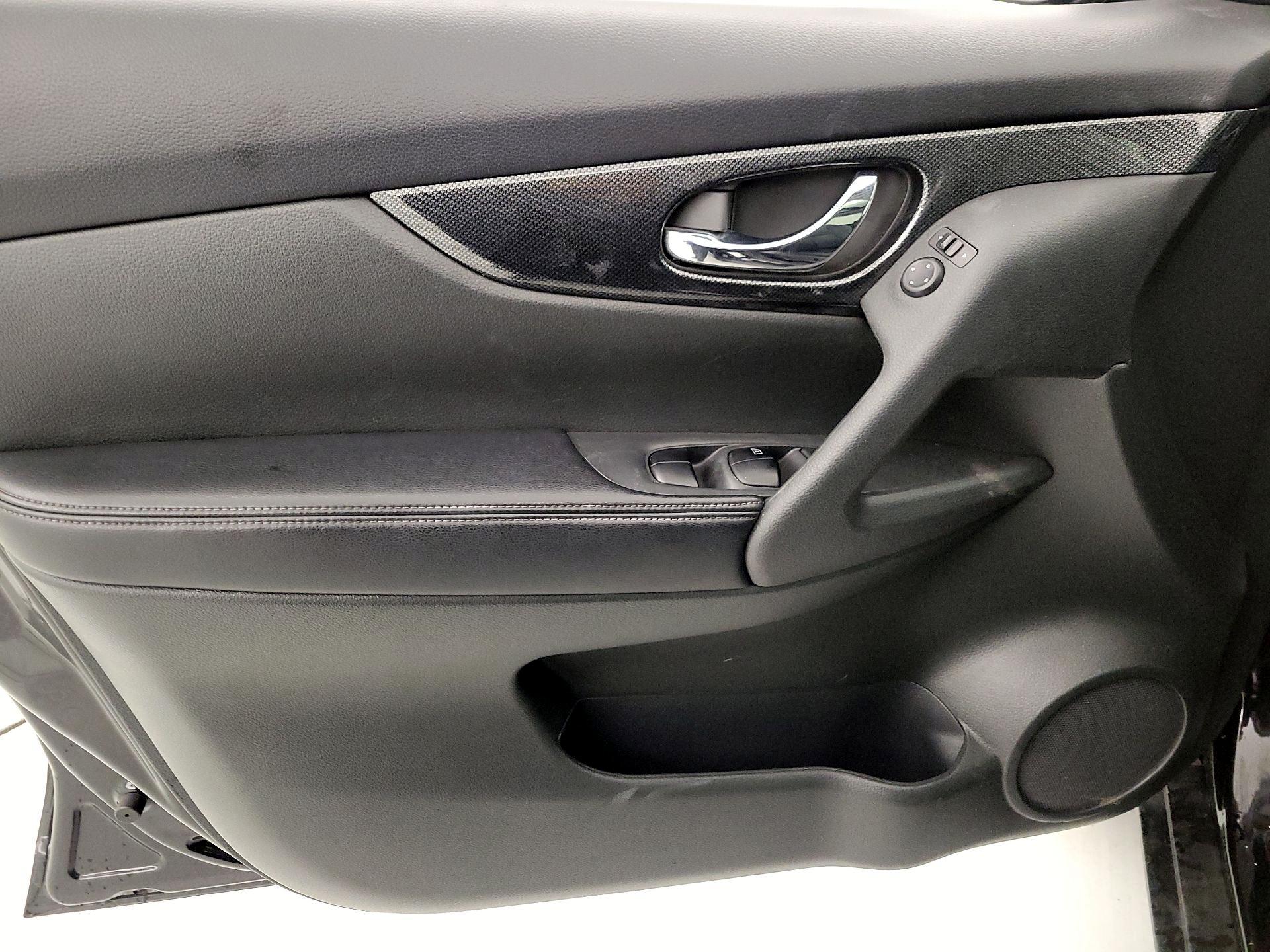 Thumbnail: 2016 Nissan Rogue - 12