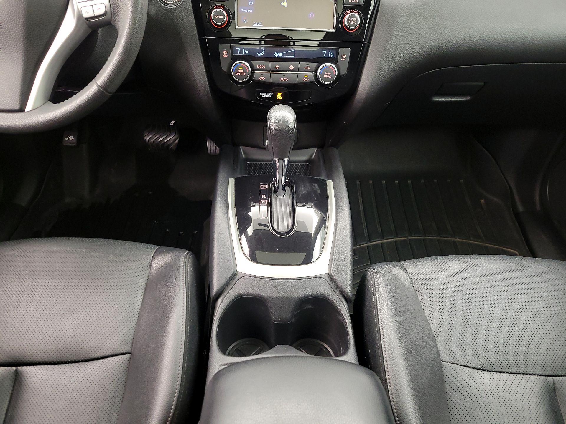 Thumbnail: 2016 Nissan Rogue - 18