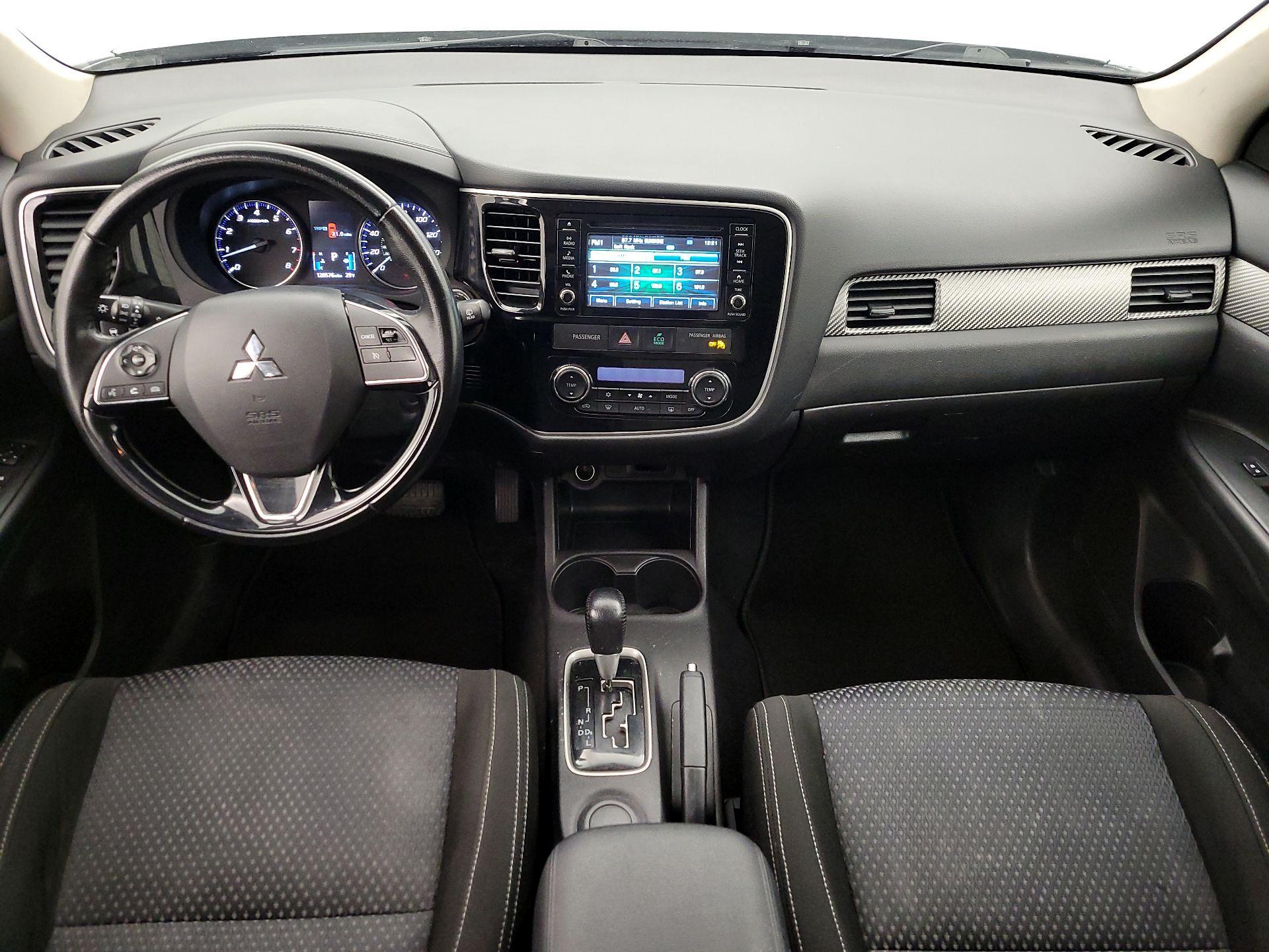 Thumbnail: 2016 Mitsubishi Outlander - 9