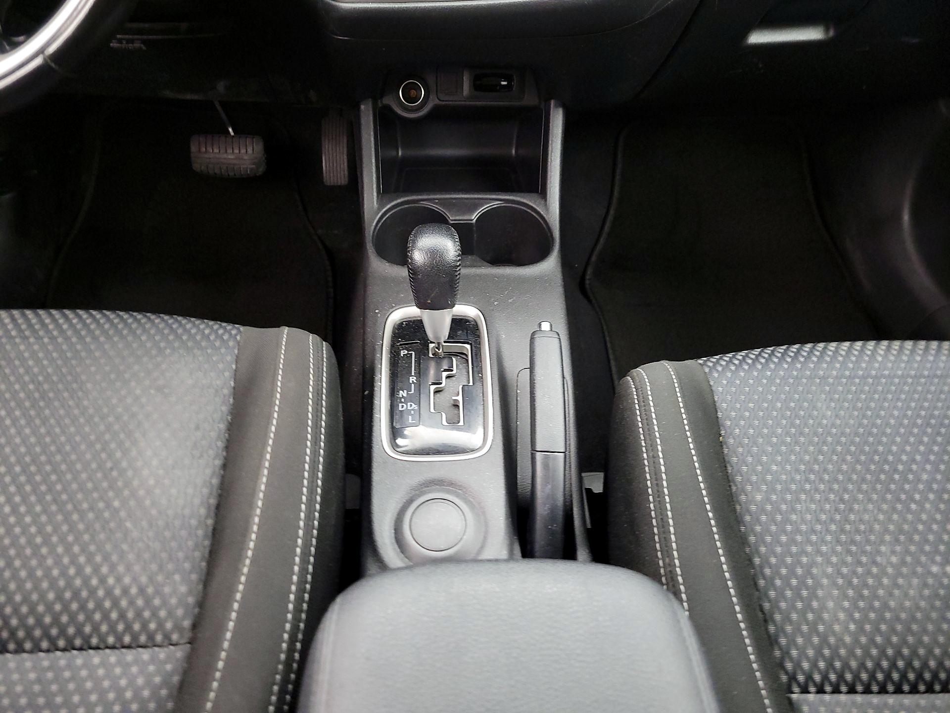 Thumbnail: 2016 Mitsubishi Outlander - 17