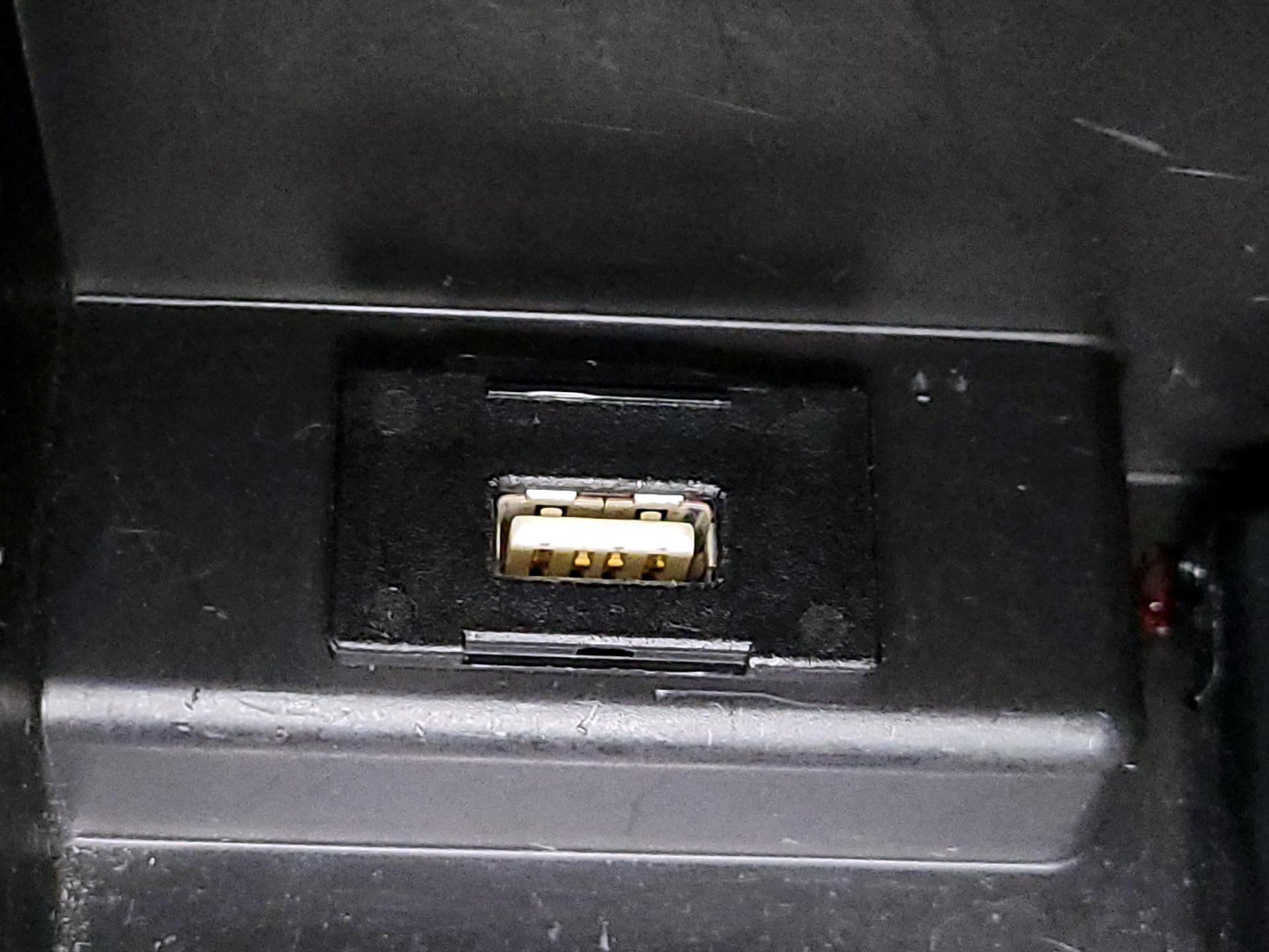 Thumbnail: 2016 Mitsubishi Outlander - 18