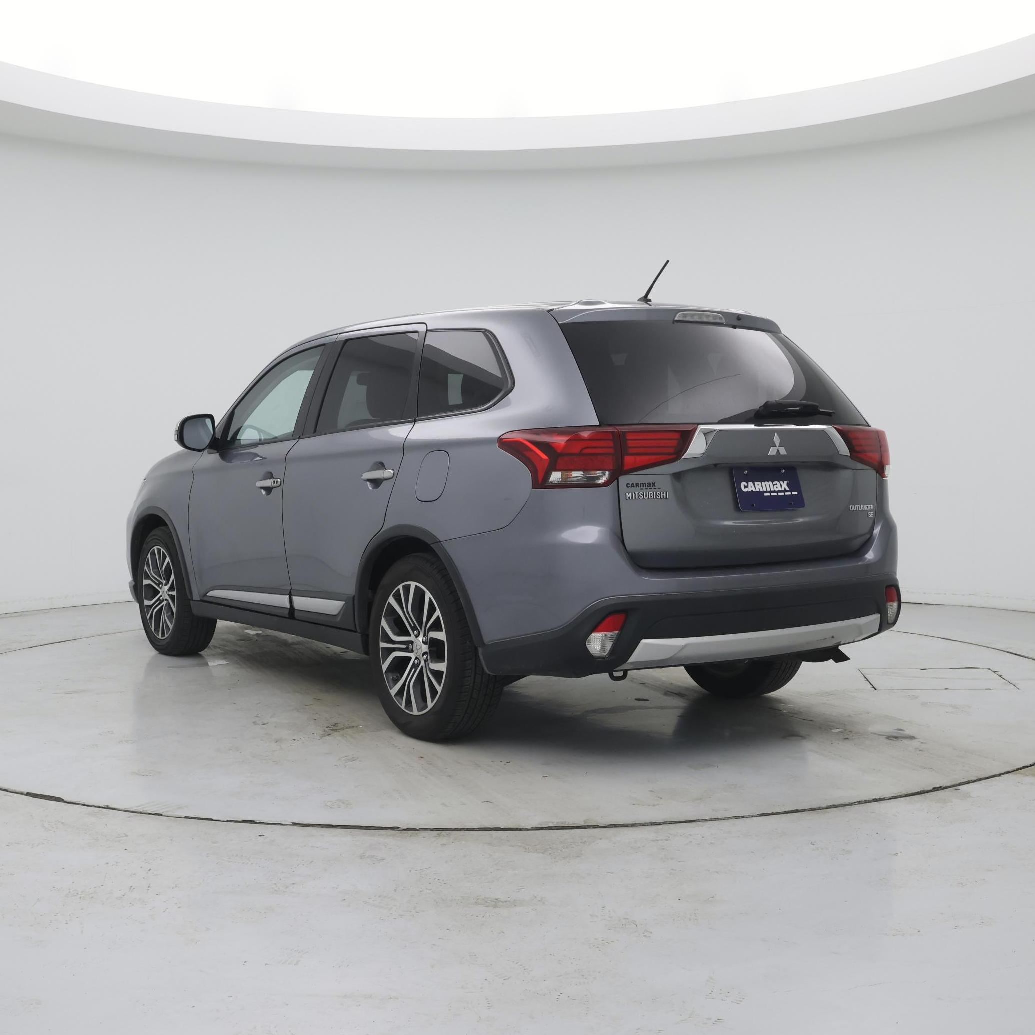 Thumbnail: 2016 Mitsubishi Outlander - 2