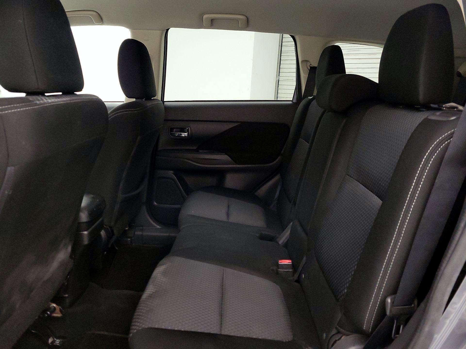 Thumbnail: 2016 Mitsubishi Outlander - 19