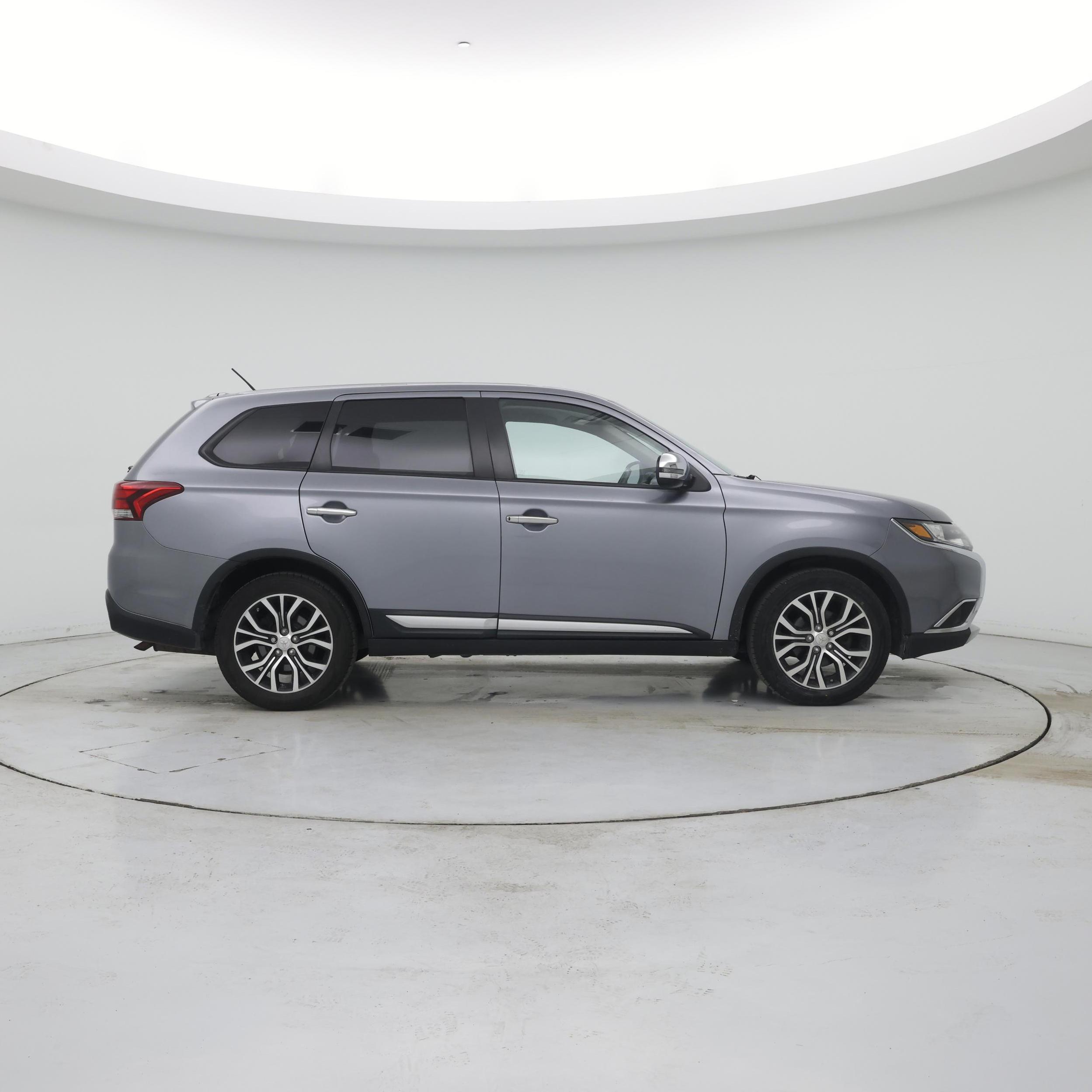 Thumbnail: 2016 Mitsubishi Outlander - 7