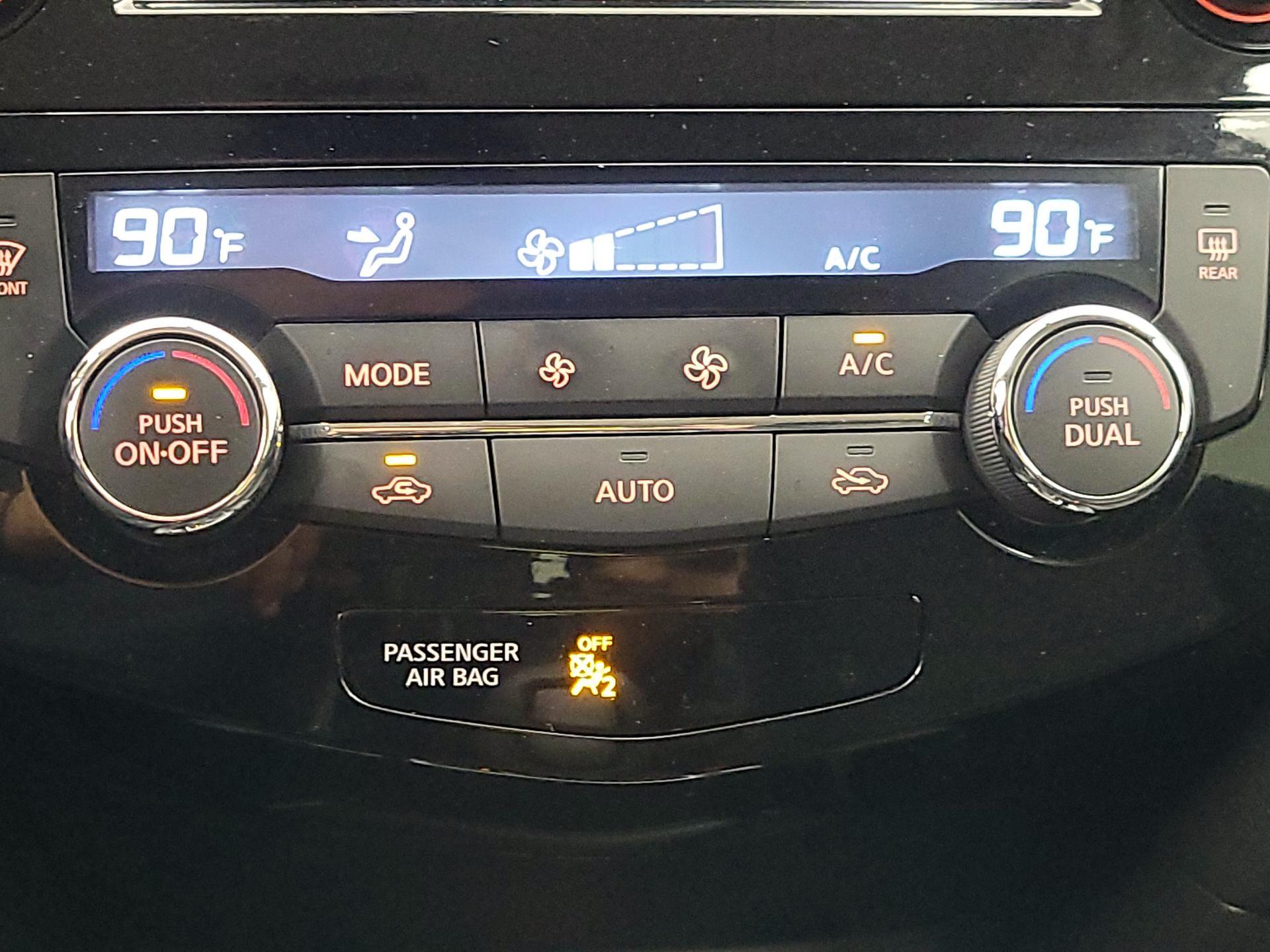 Thumbnail: 2018 Nissan Rogue - 17