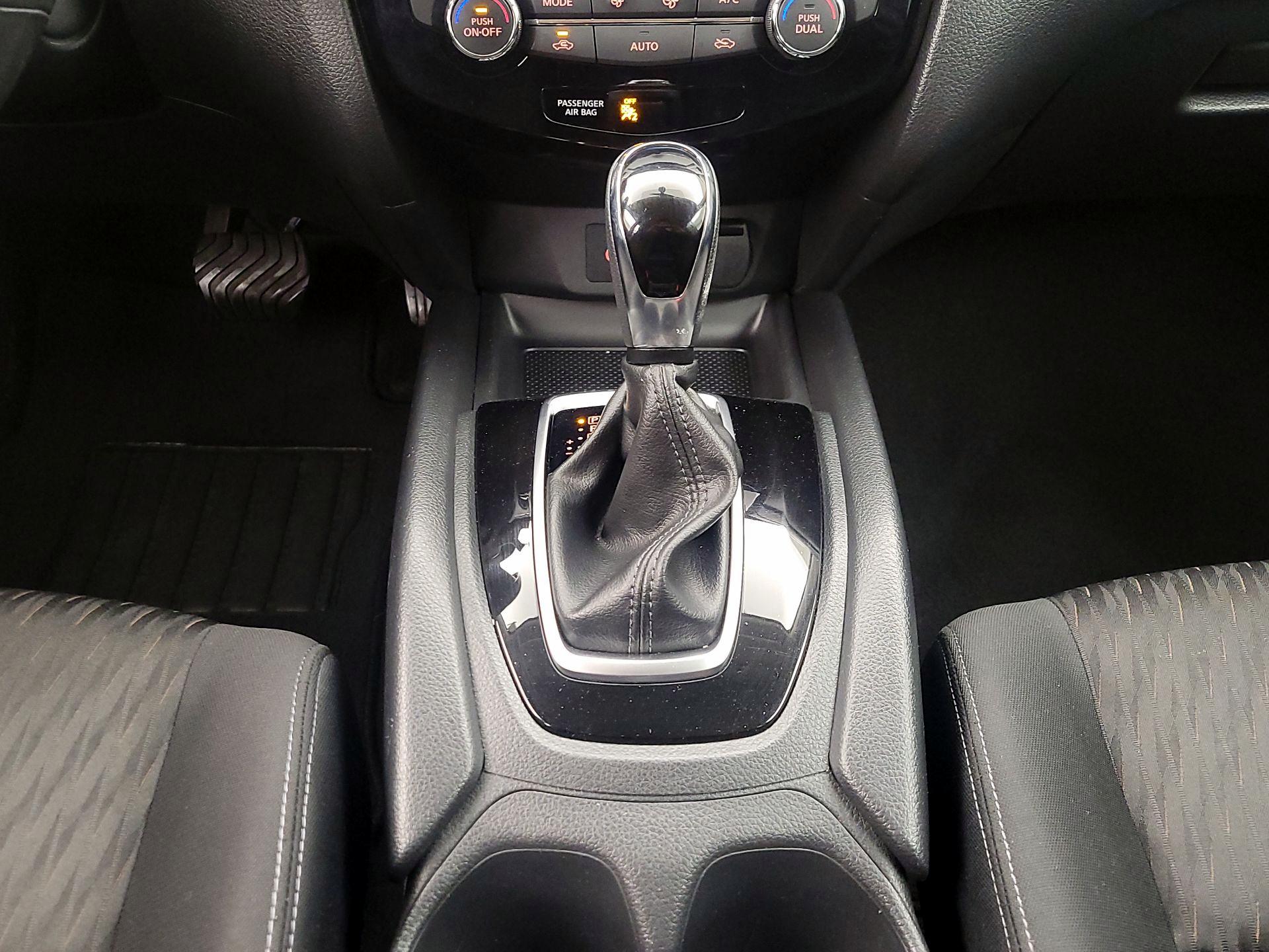 Thumbnail: 2018 Nissan Rogue - 18