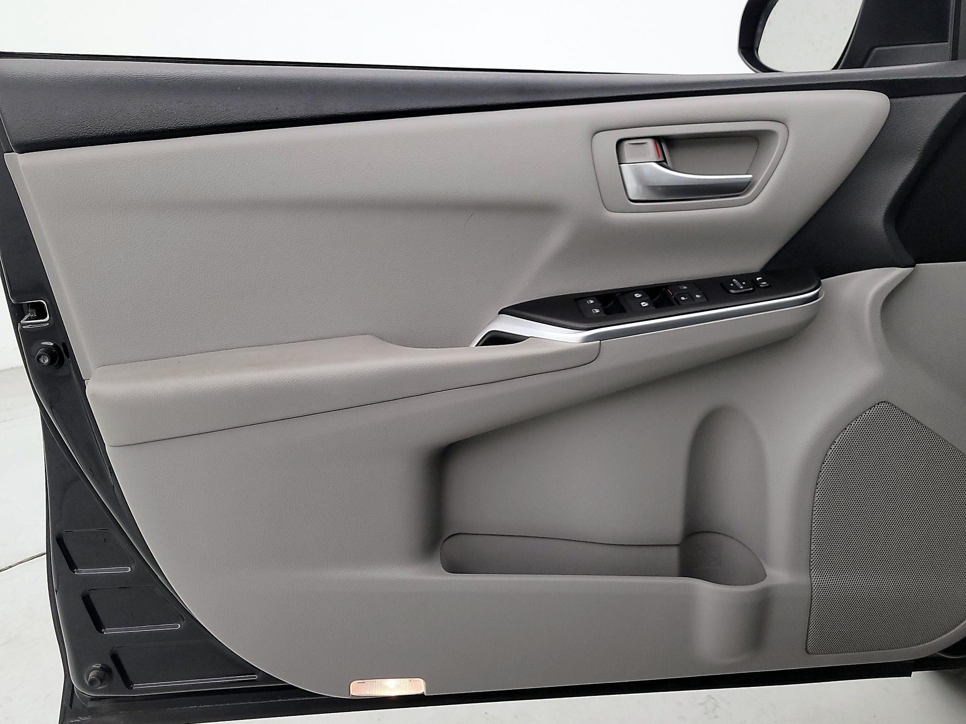 Thumbnail: 2017 Toyota Camry - 12