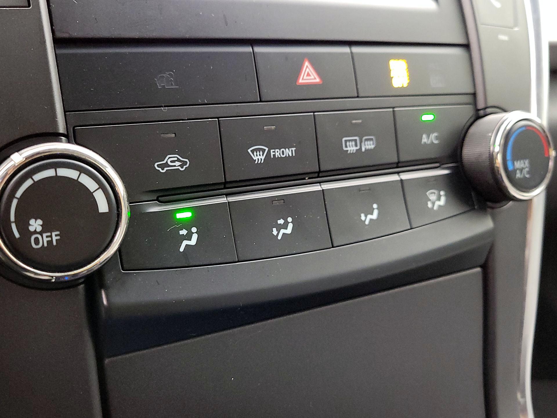 Thumbnail: 2017 Toyota Camry - 15