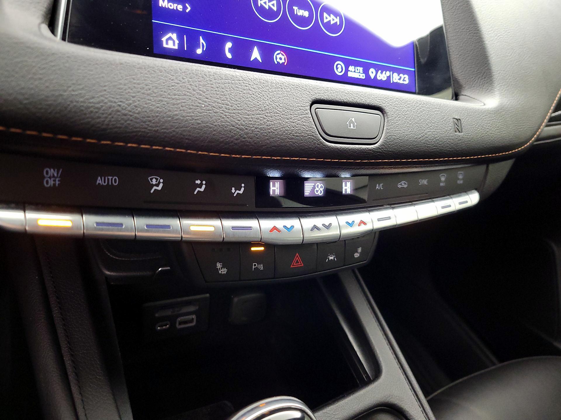 Thumbnail: 2020 Cadillac XT4 - 17