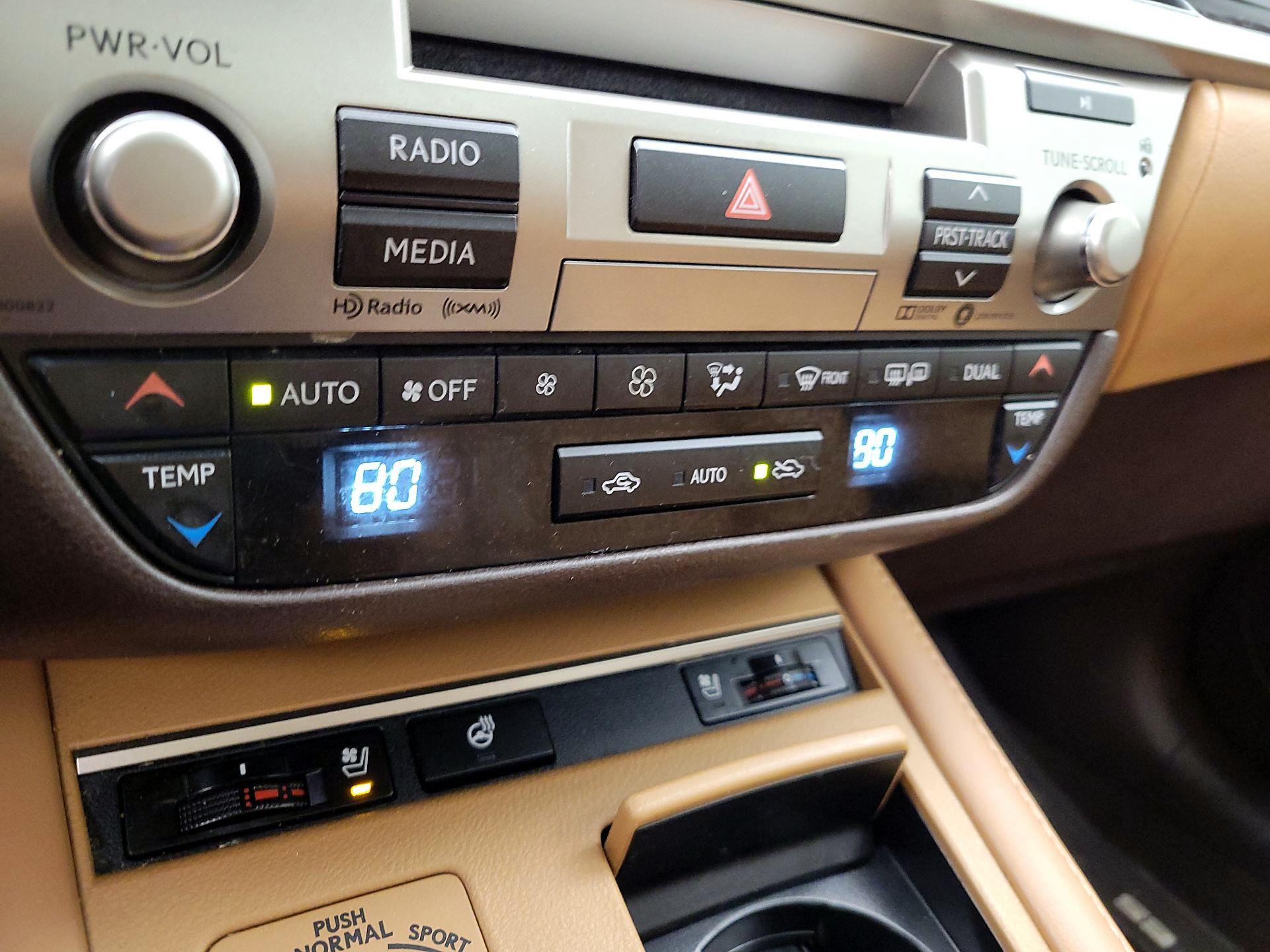 Thumbnail: 2018 Lexus ES - 17