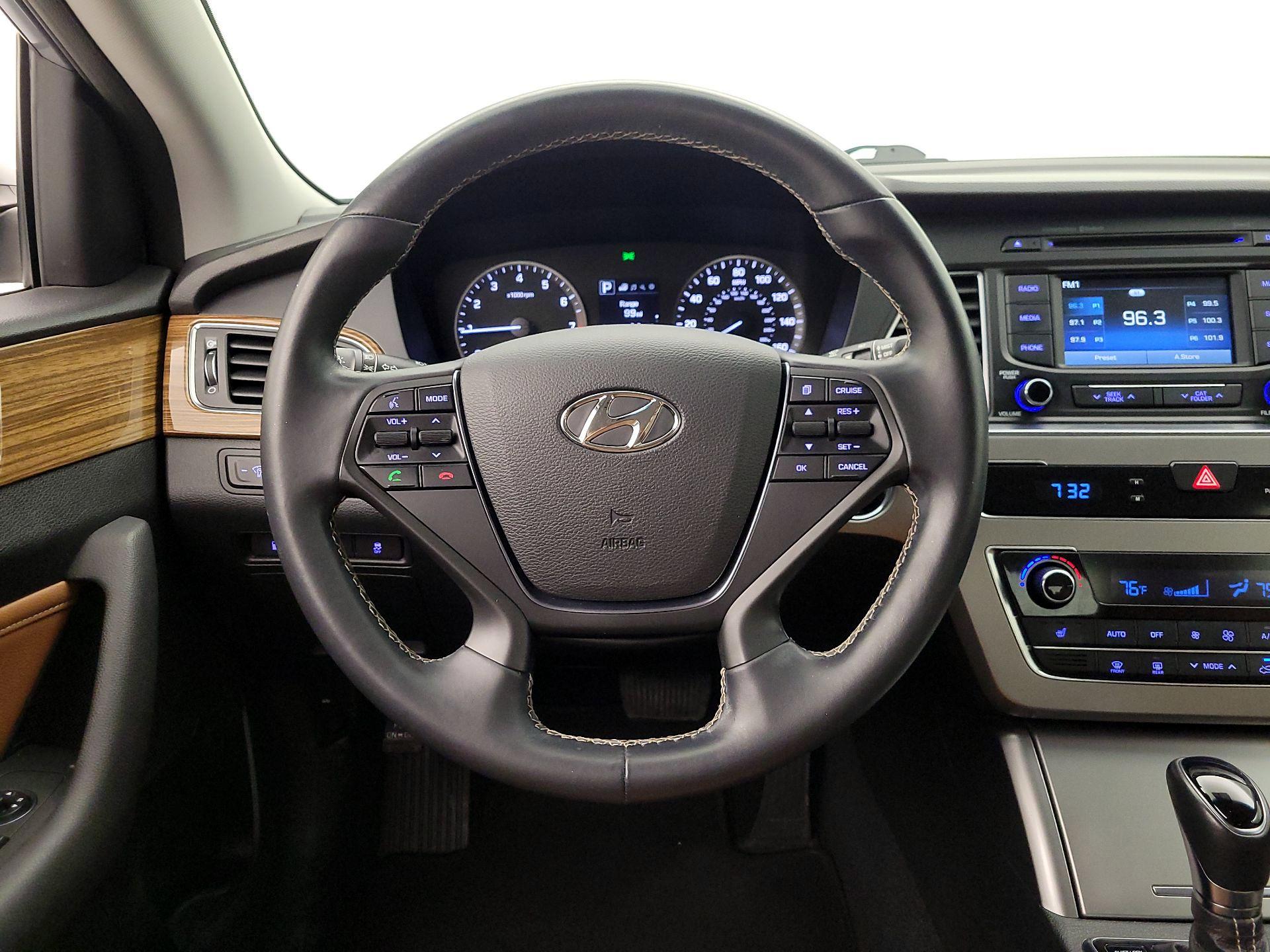 Thumbnail: 2015 Hyundai Sonata - 10
