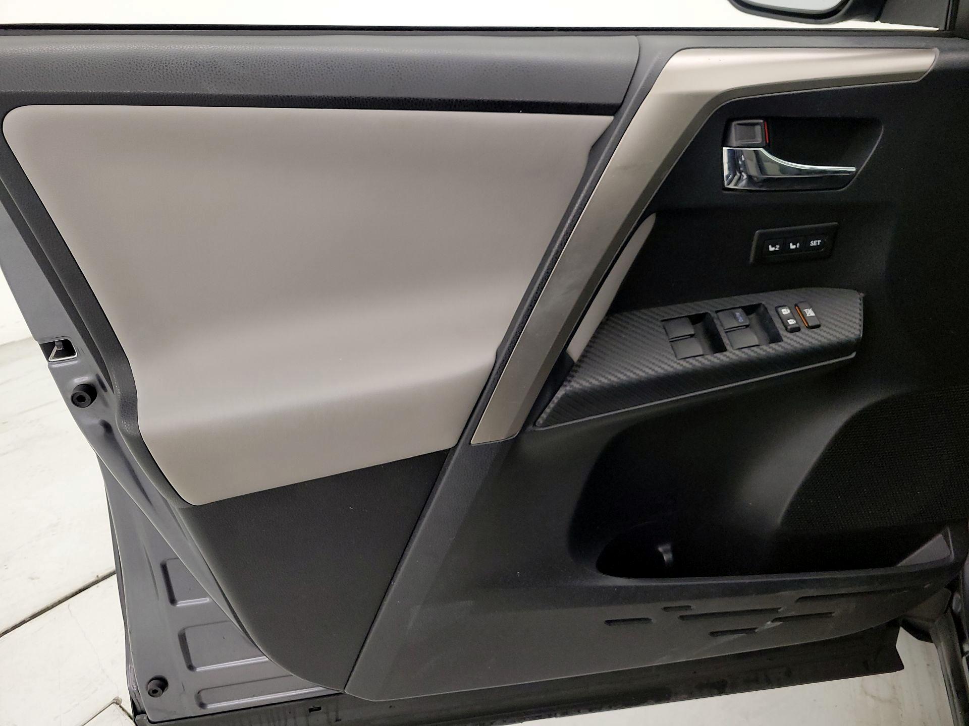 Thumbnail: 2015 Toyota RAV4 - 12