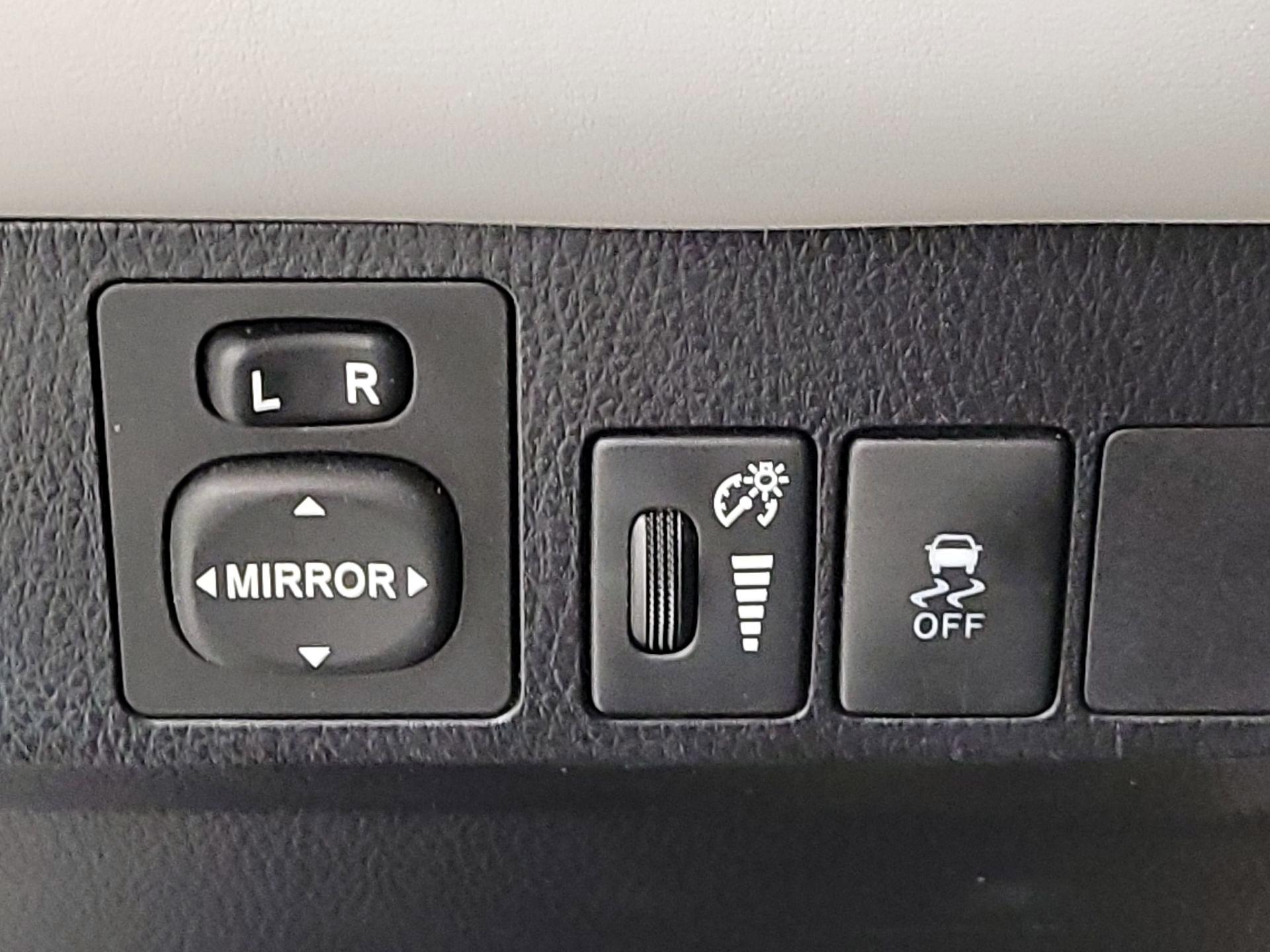 Thumbnail: 2015 Toyota RAV4 - 13