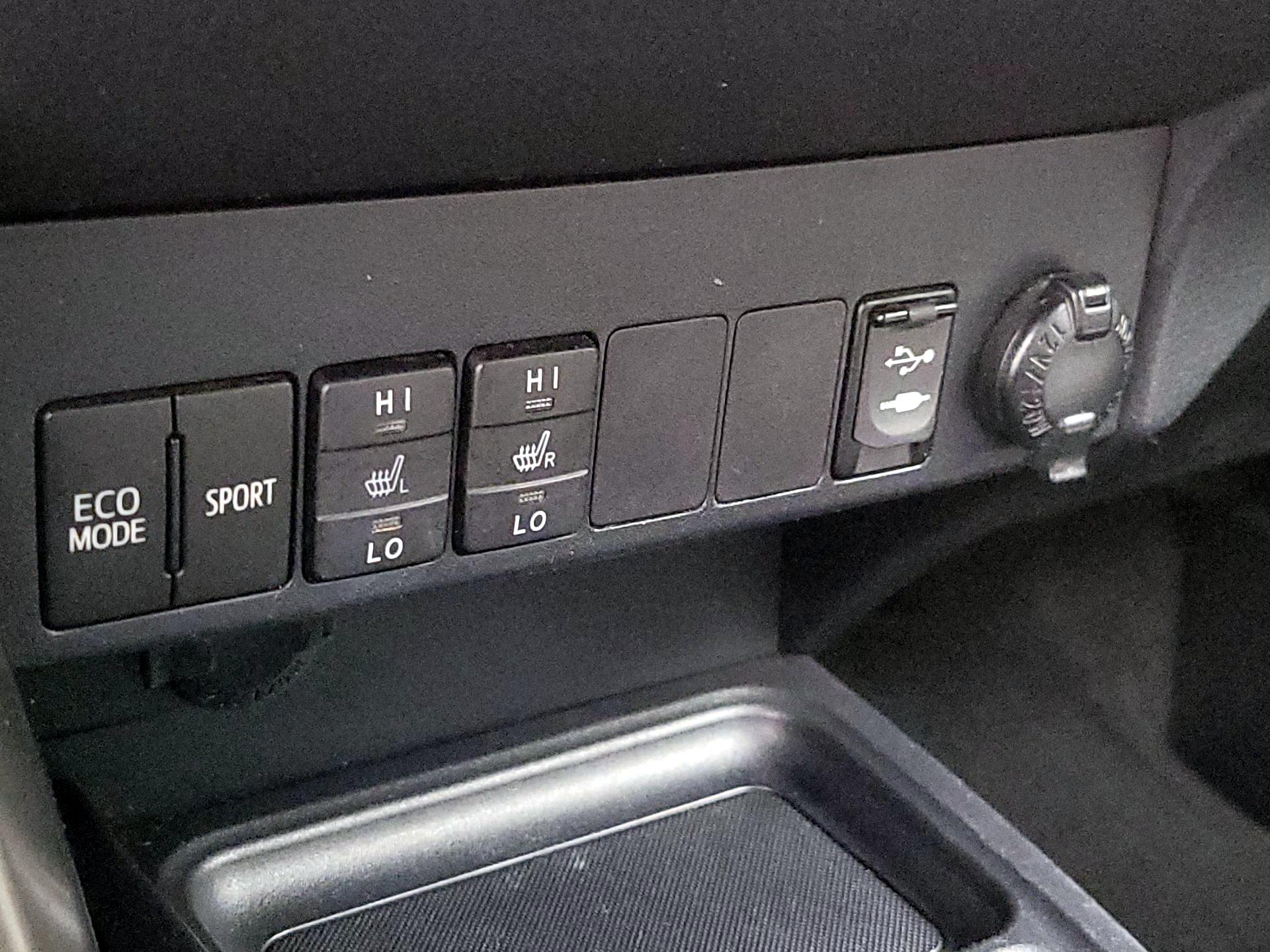 Thumbnail: 2015 Toyota RAV4 - 18