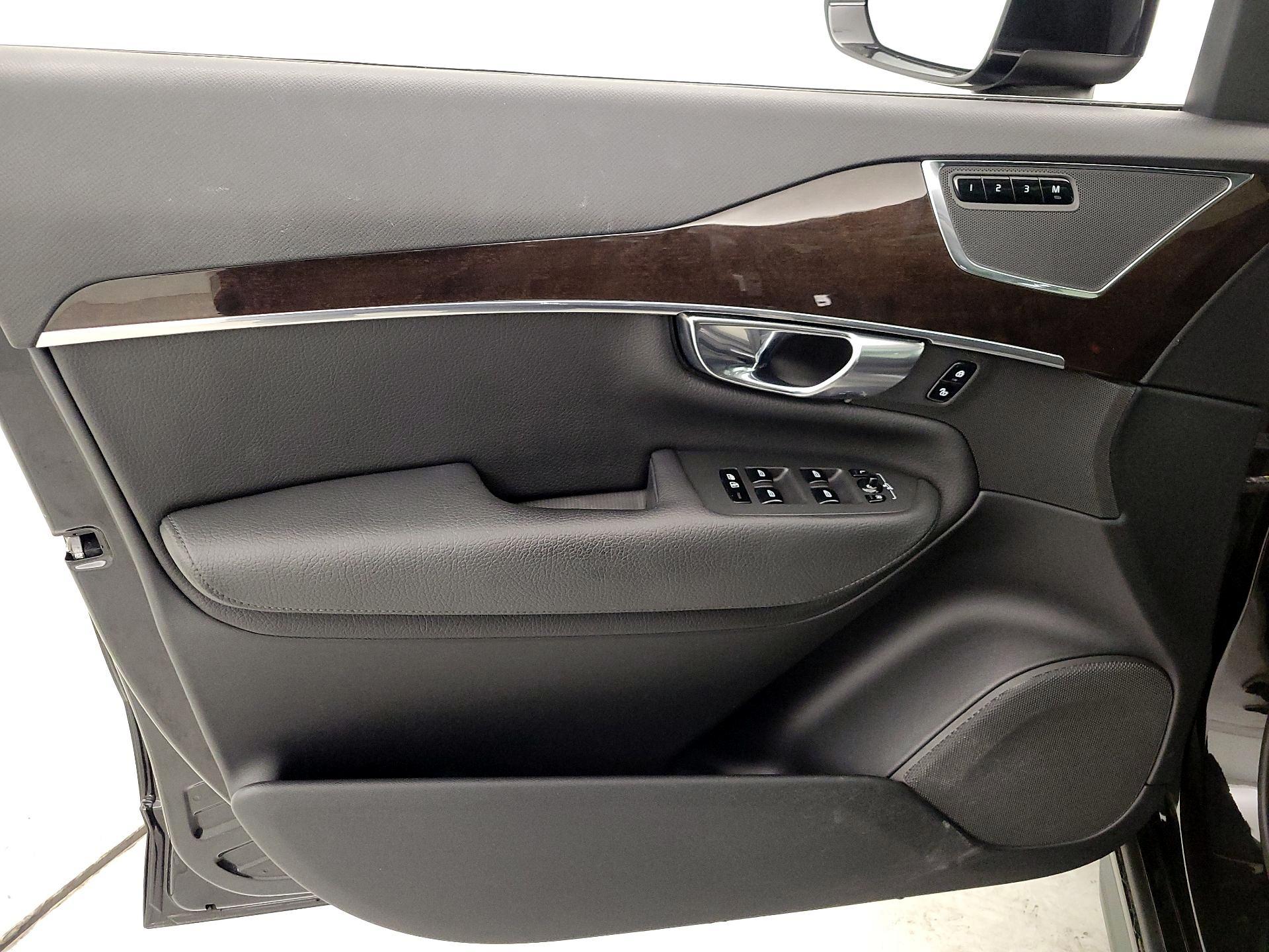 Thumbnail: 2017 Volvo XC90 - 12