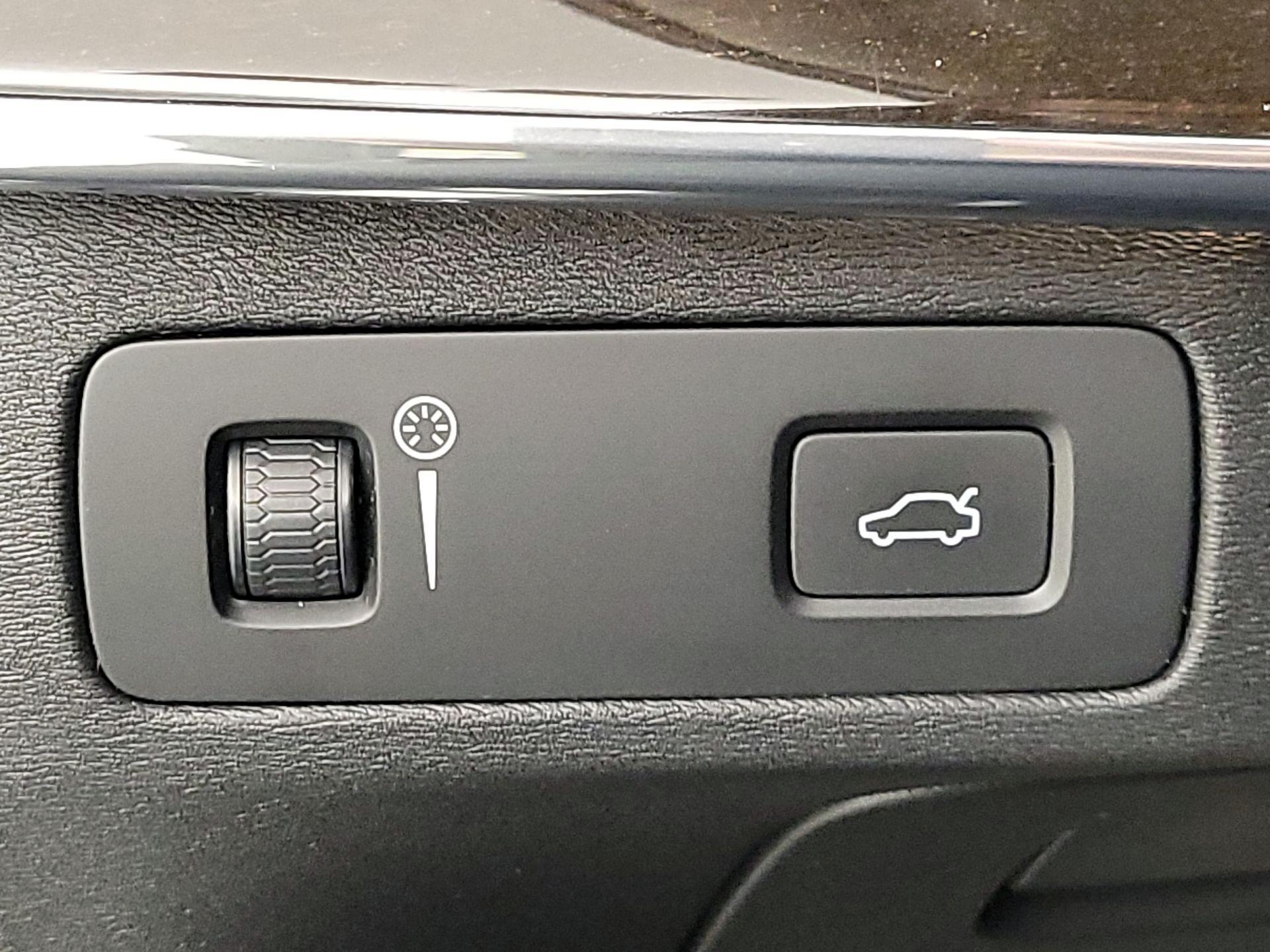 Thumbnail: 2017 Volvo XC90 - 13