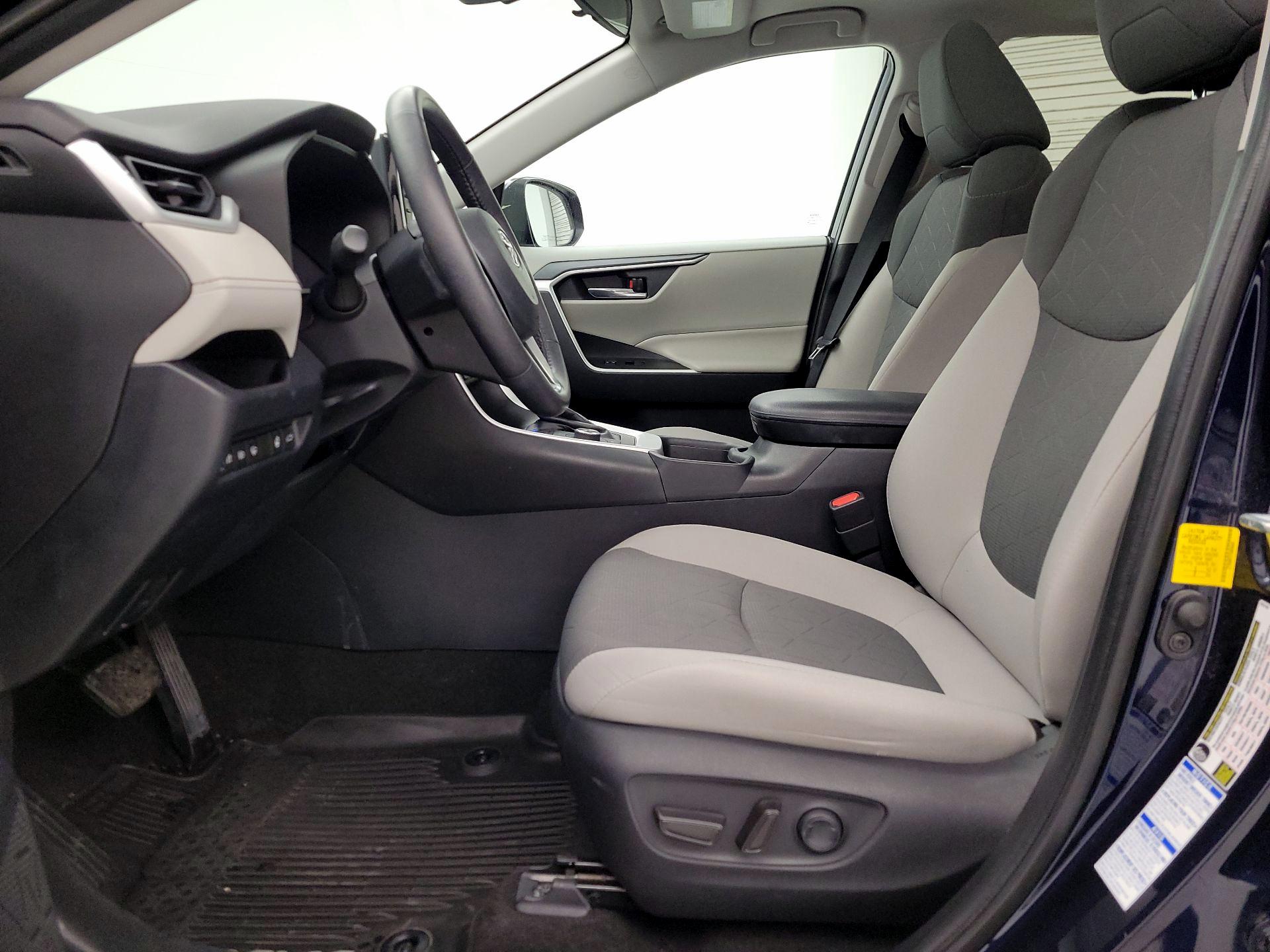 Thumbnail: 2019 Toyota RAV4 - 11