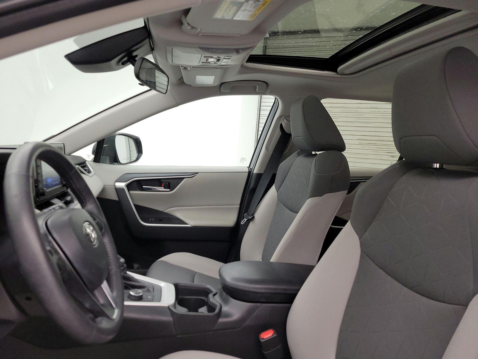 Thumbnail: 2019 Toyota RAV4 - 19