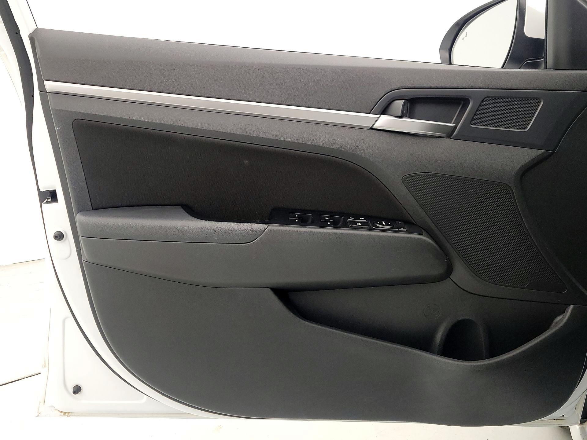 Thumbnail: 2020 Hyundai Elantra - 12