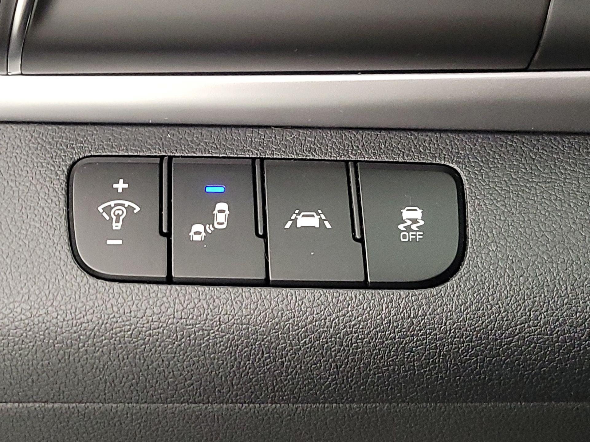 Thumbnail: 2020 Hyundai Elantra - 13