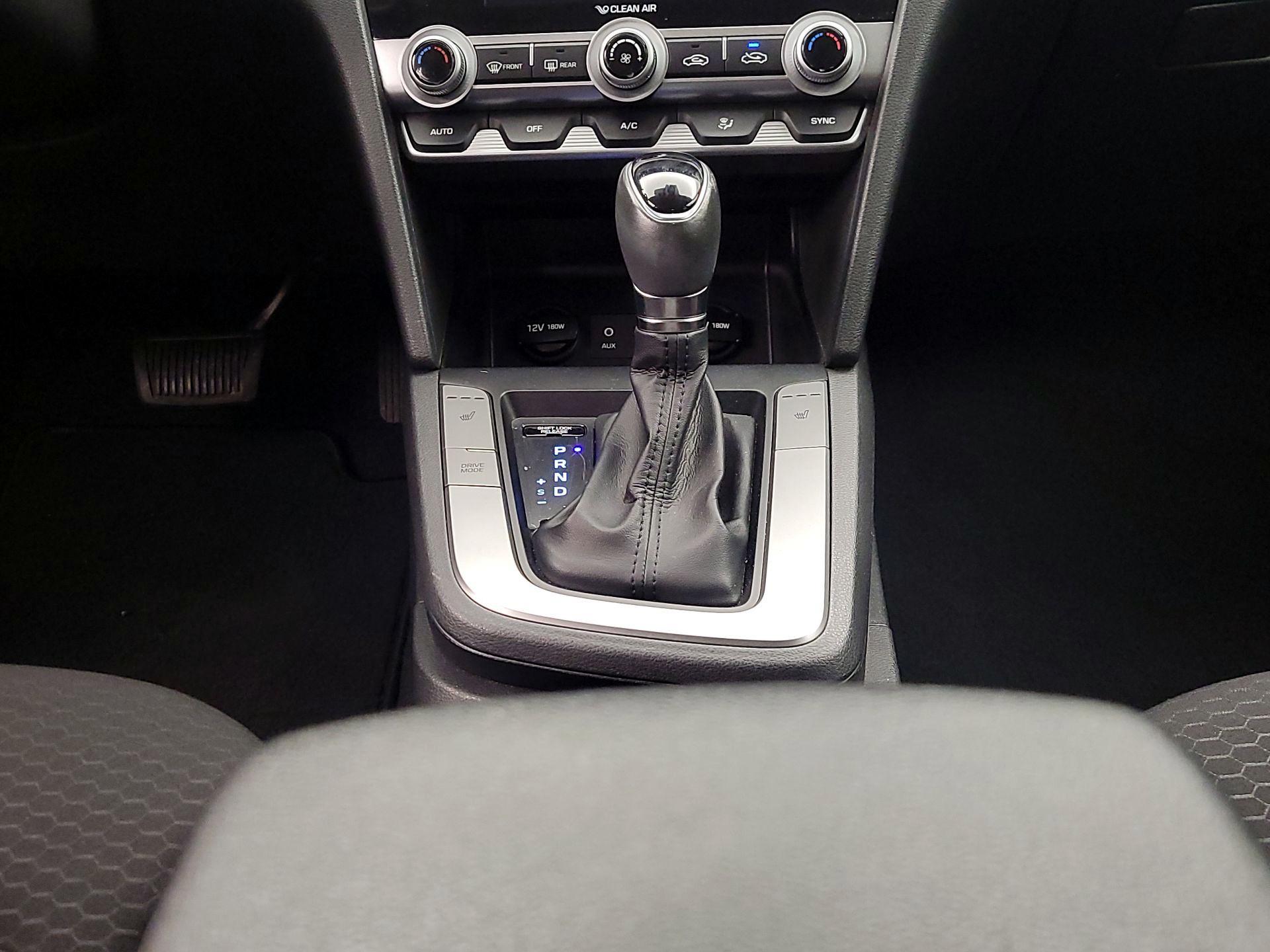 Thumbnail: 2020 Hyundai Elantra - 17