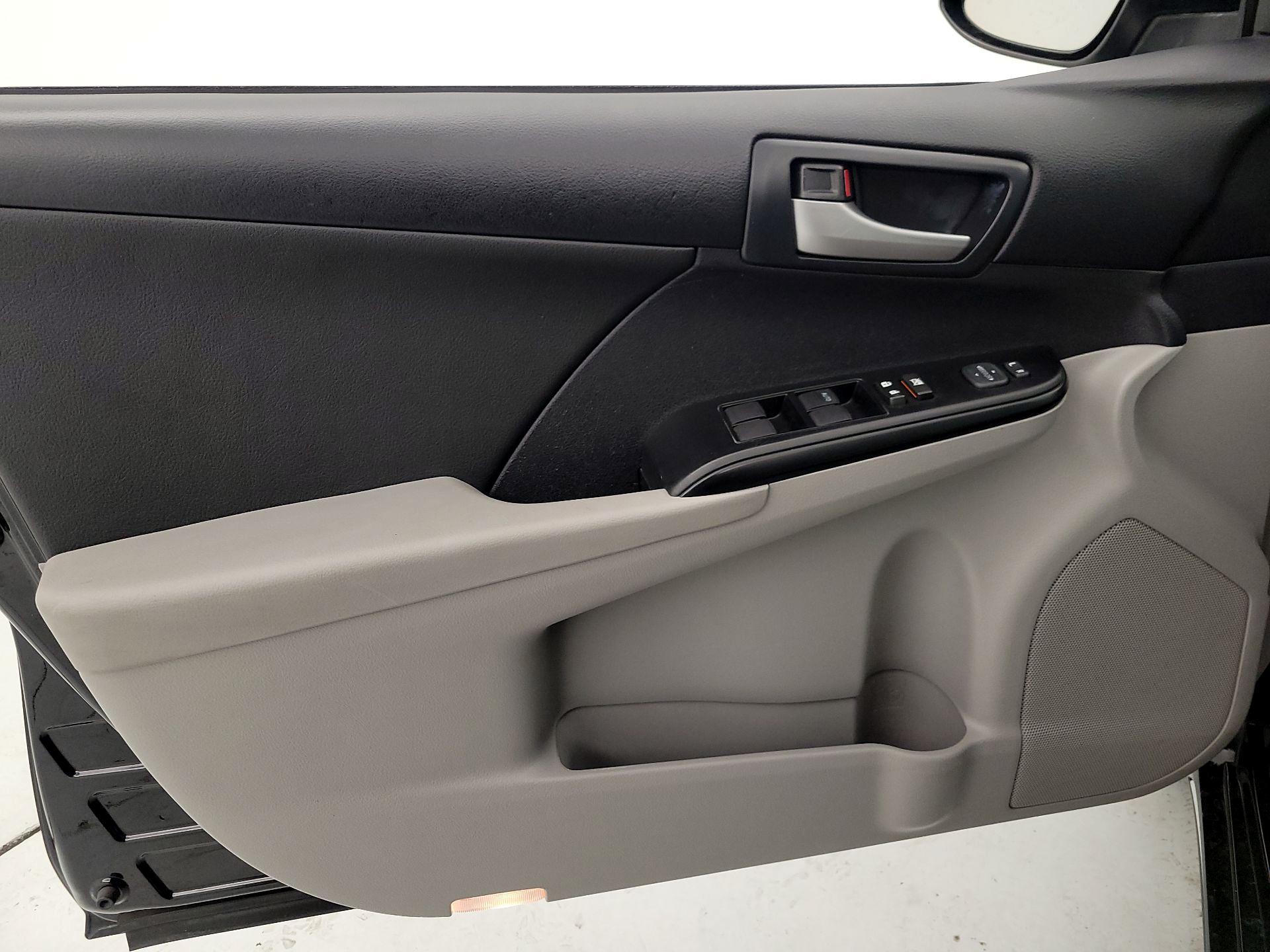 Thumbnail: 2014 Toyota Camry - 12