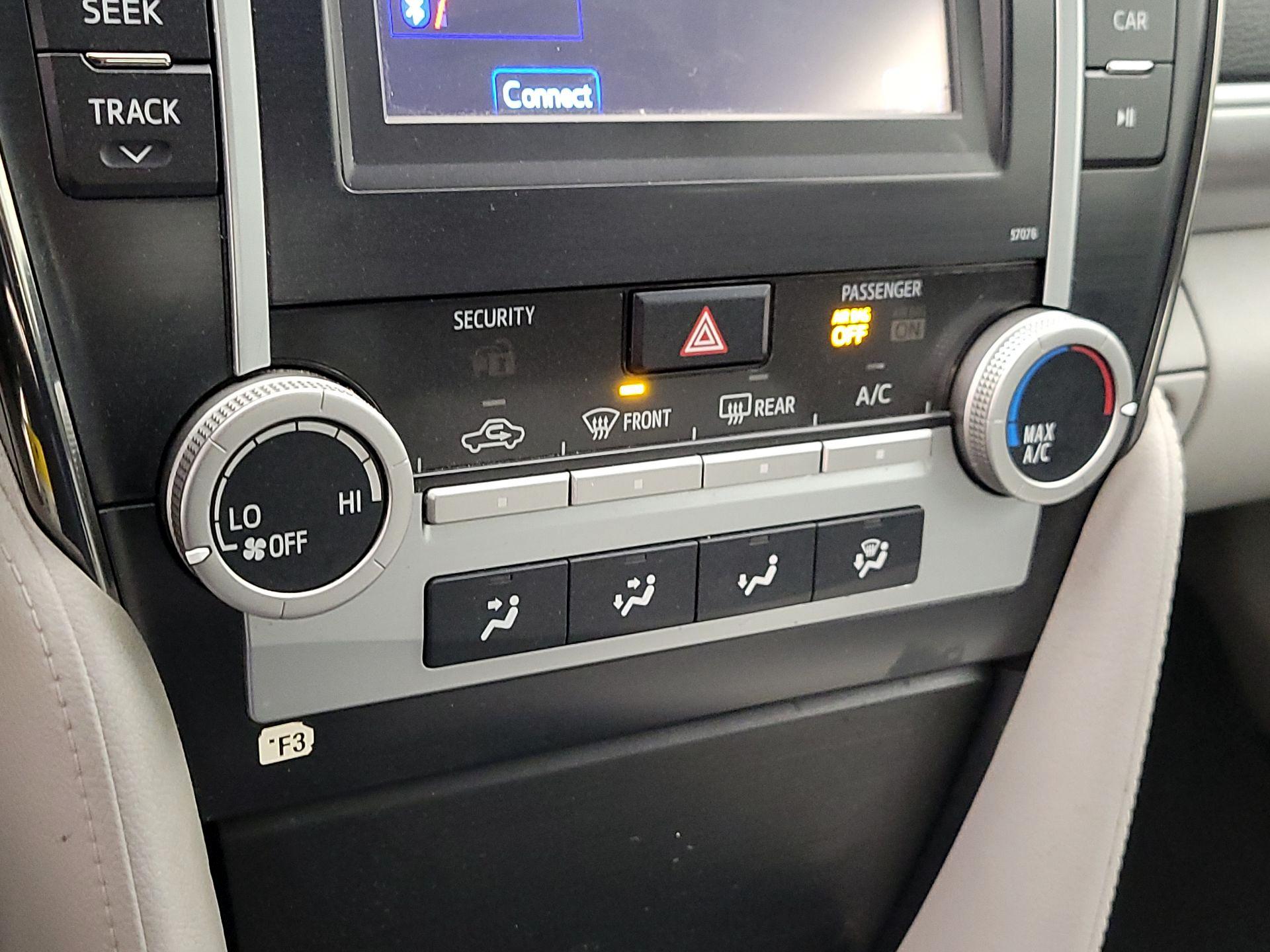 Thumbnail: 2014 Toyota Camry - 16