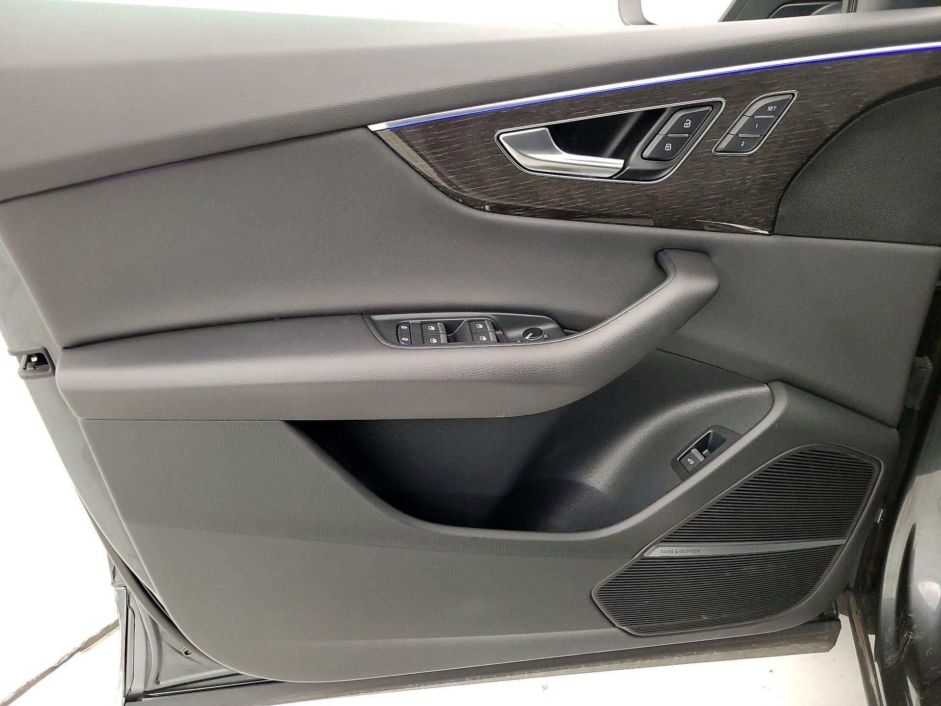 Thumbnail: 2021 Audi Q8 - 12