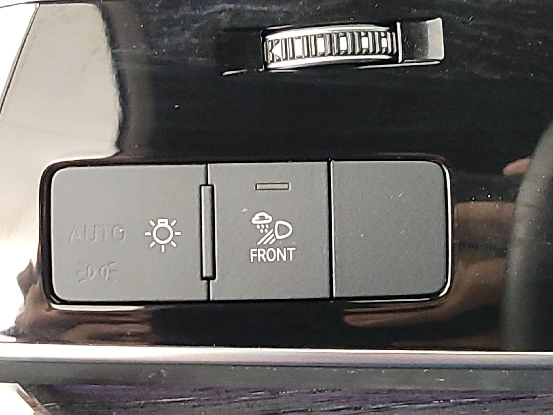 Thumbnail: 2021 Audi Q8 - 13