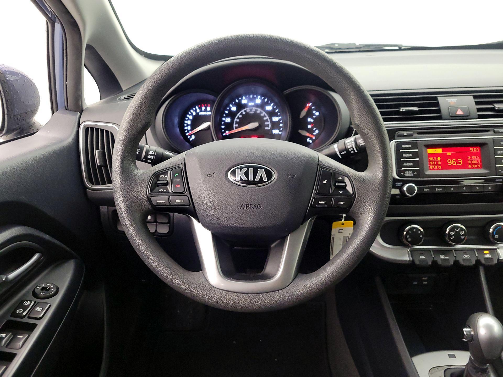 Thumbnail: 2016 Kia Rio - 10