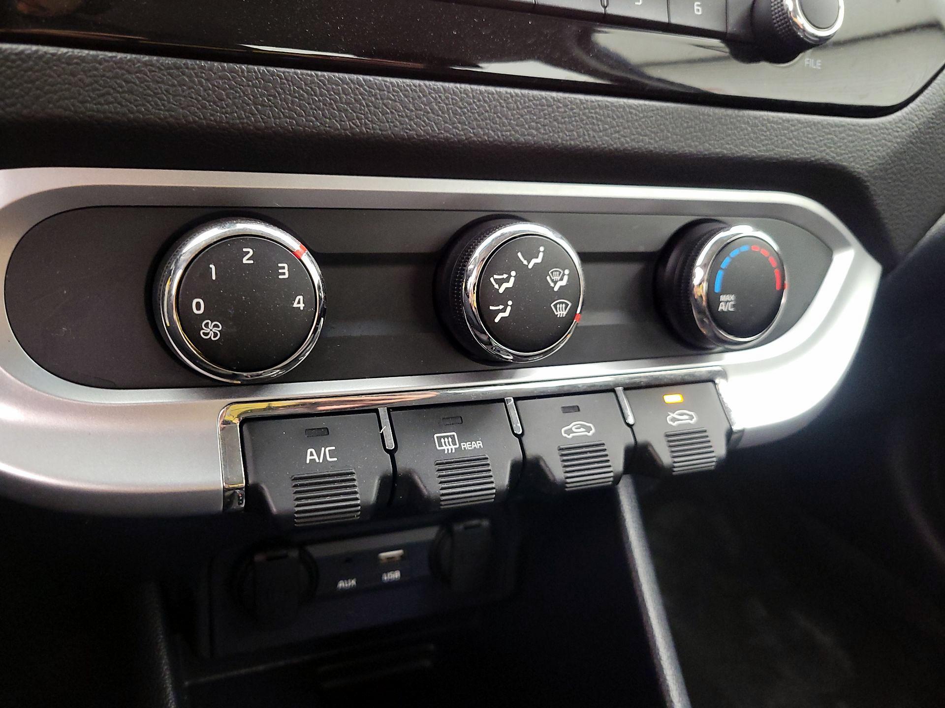 Thumbnail: 2016 Kia Rio - 15