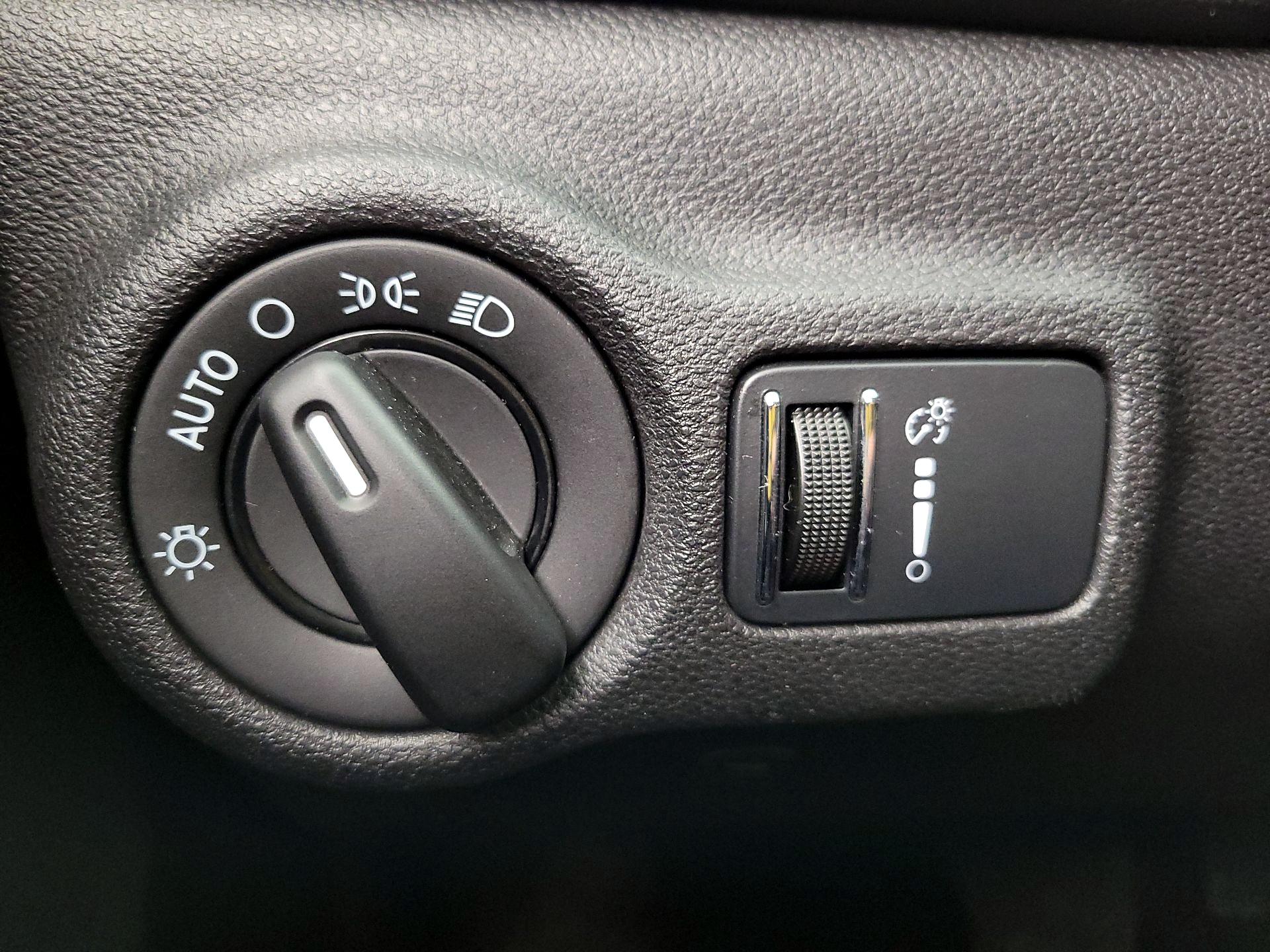 Thumbnail: 2016 Dodge Dart - 13