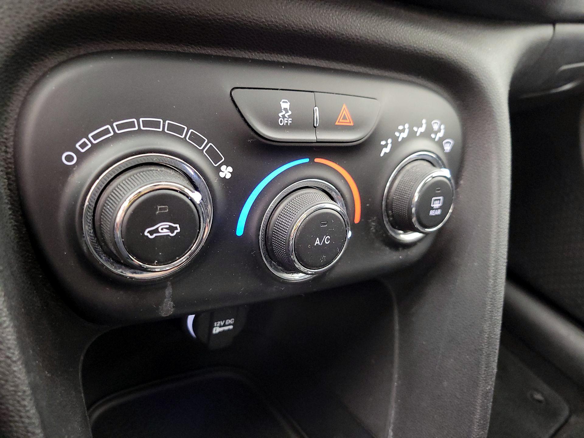 Thumbnail: 2016 Dodge Dart - 15