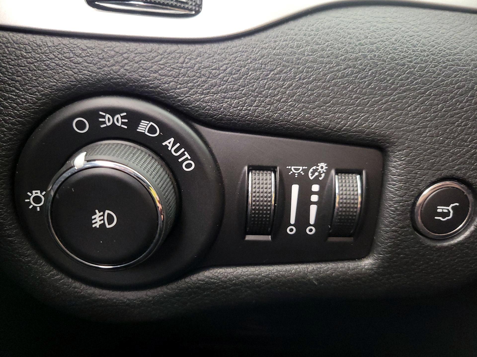 Thumbnail: 2015 Jeep Cherokee - 13