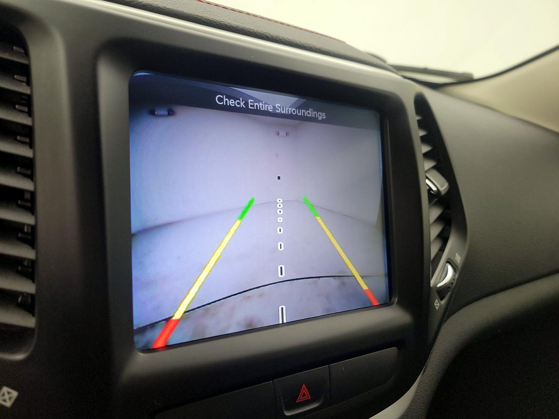 Thumbnail: 2015 Jeep Cherokee - 15