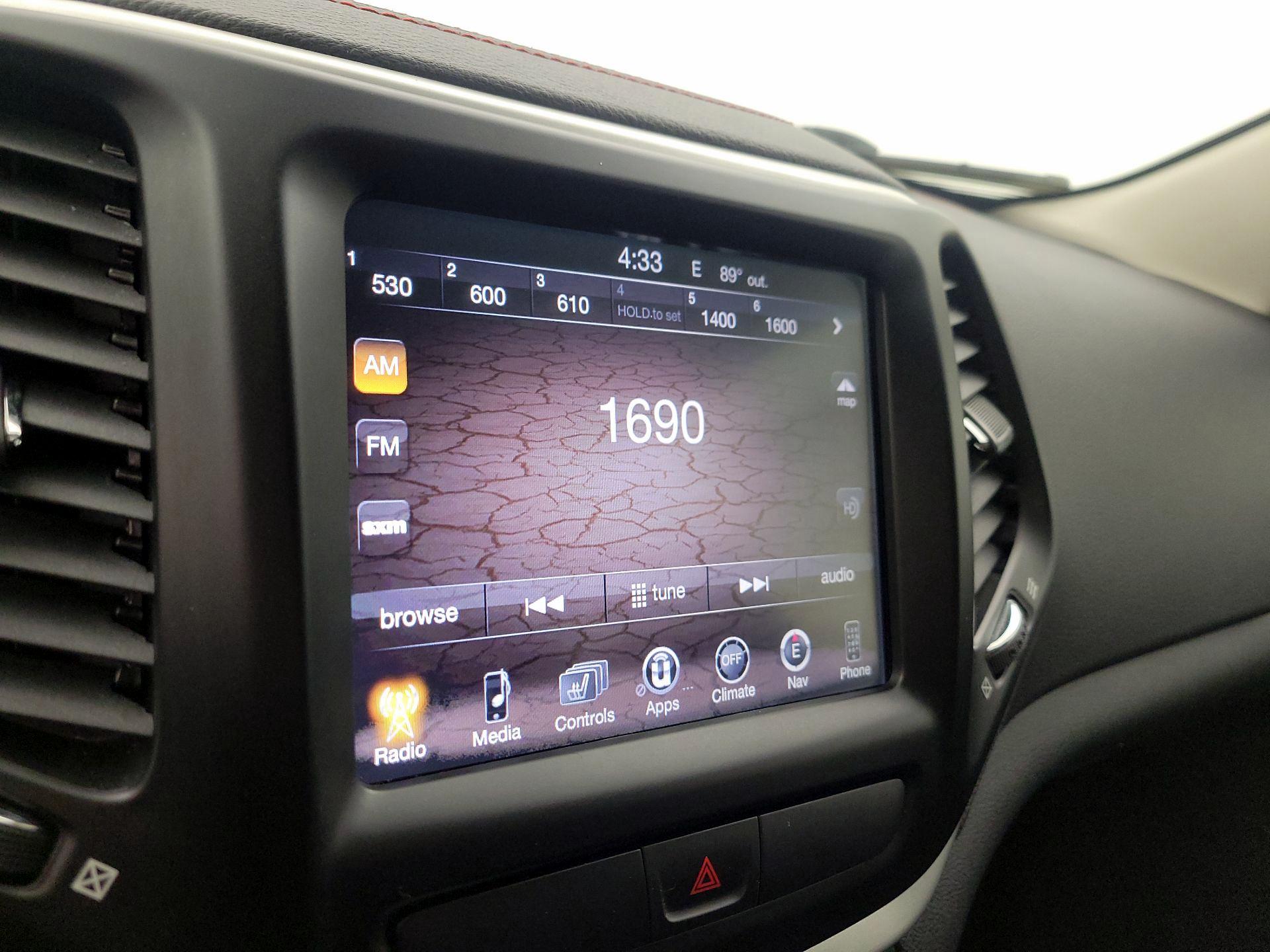 Thumbnail: 2015 Jeep Cherokee - 16