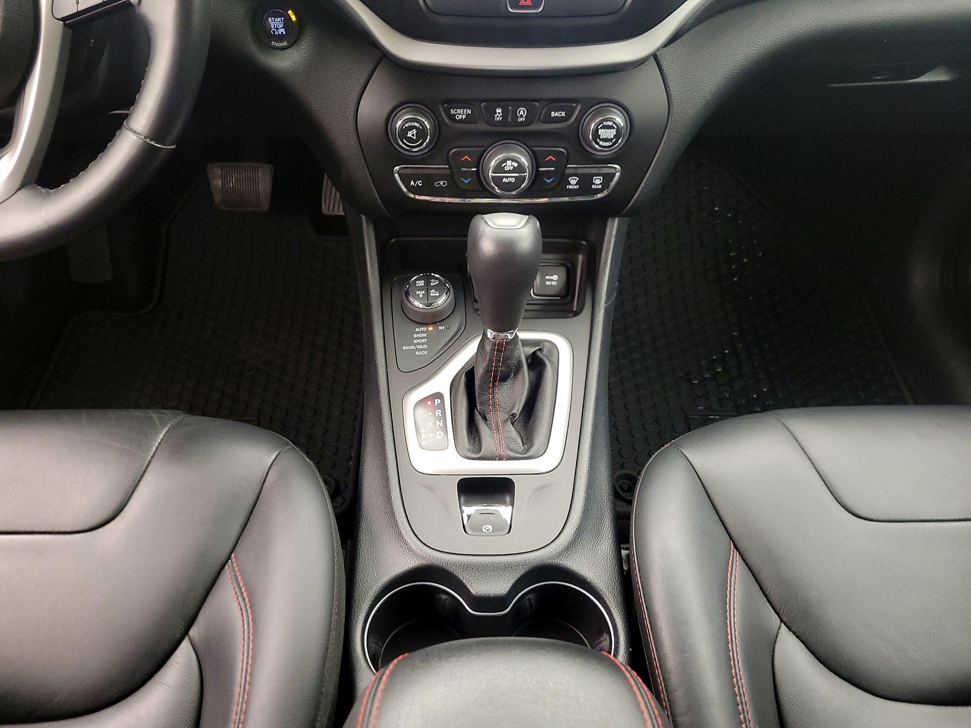 Thumbnail: 2015 Jeep Cherokee - 18