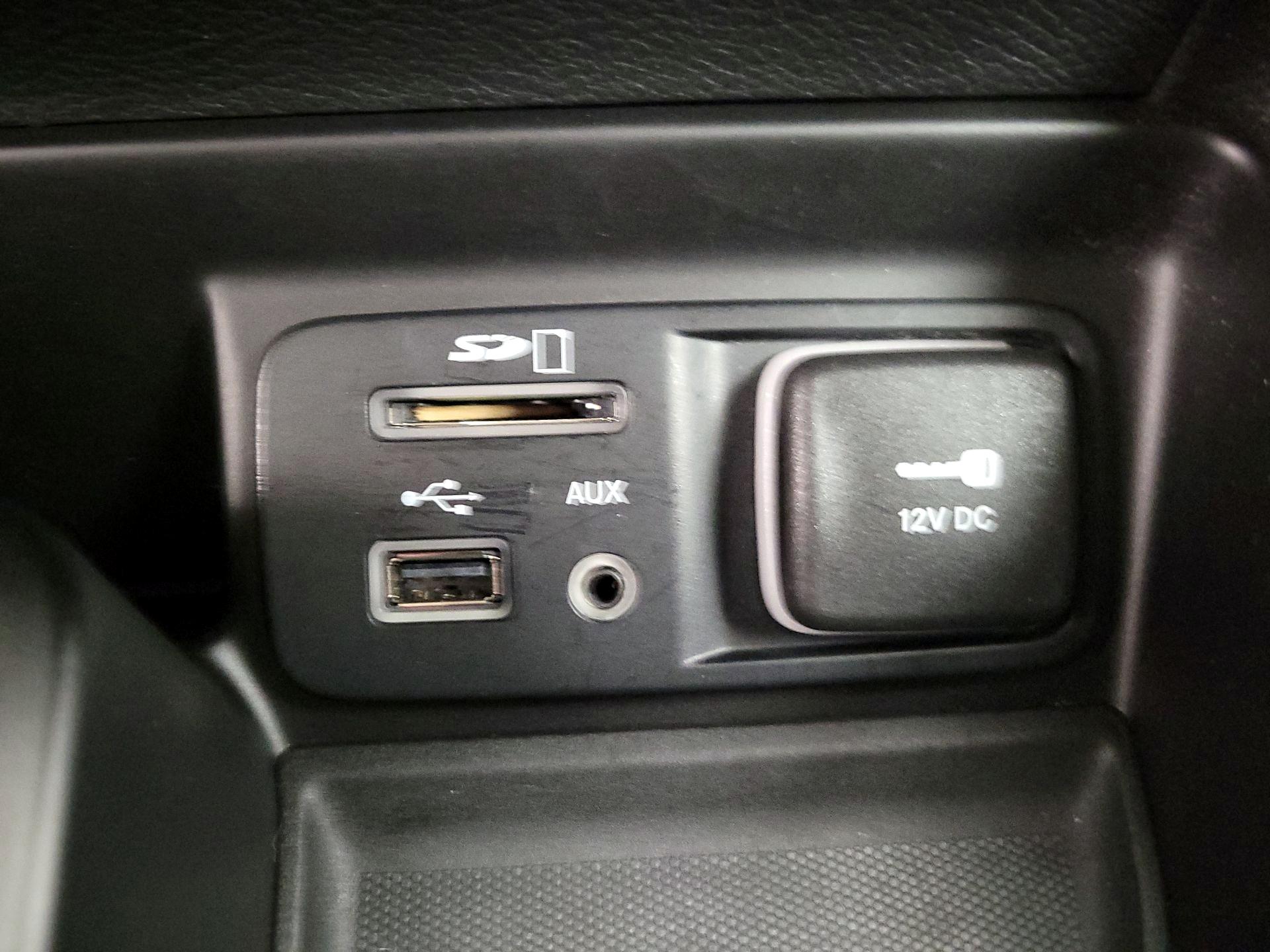 Thumbnail: 2015 Jeep Cherokee - 19